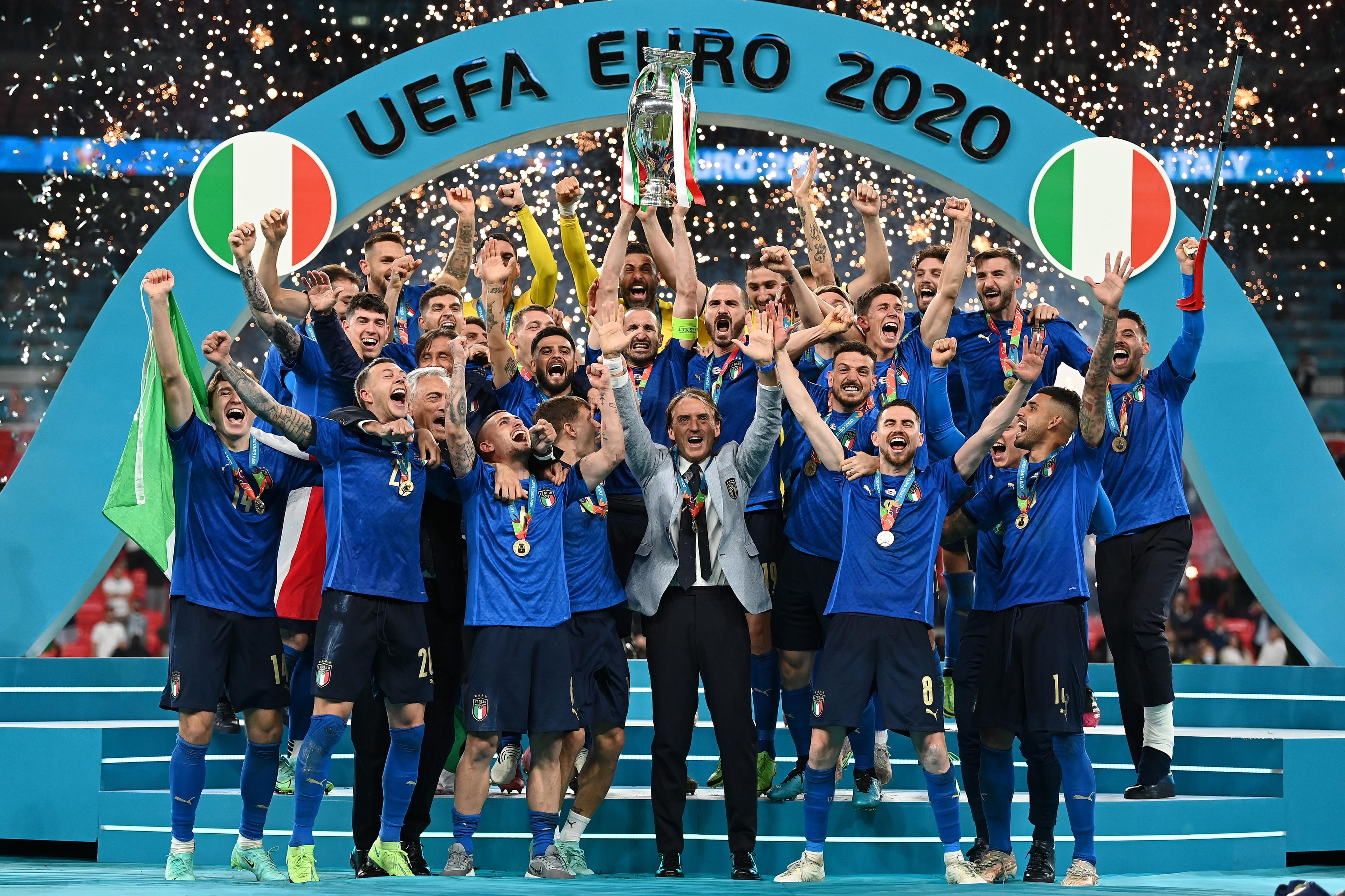 LONDON, ENGLAND - JULY 11: Giorgio Chiellini, Captain of Italy lifts The Henri Delaunay Trophy following his team's victory in the UEFA Euro 2020 Championship Final between Italy and England at Wembley Stadium on July 11, 2021 in London, England. (Photo by Michael Regan - UEFA/UEFA via Getty Images)