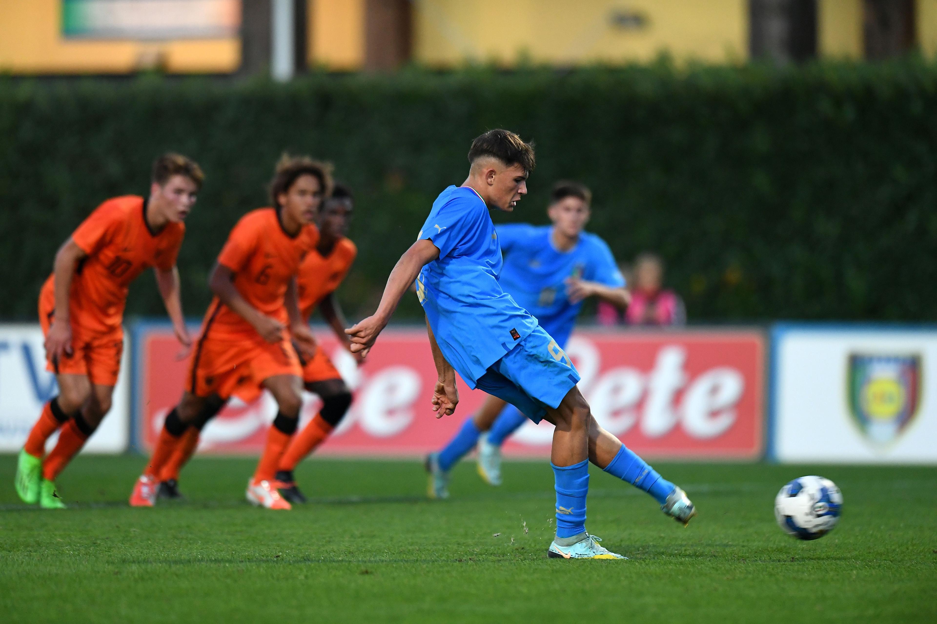 FLORENCE, ITALY - OCTOBER 11: Mattia Mosconi of Italy U16 scores the opening goal during the International Friendly match between Italy U16 and Netherlands U16 at Centro Tecnico Federale di Coverciano on October 11, 2022 in Florence, Italy. (Photo by Alessandro Sabattini/Getty Images)