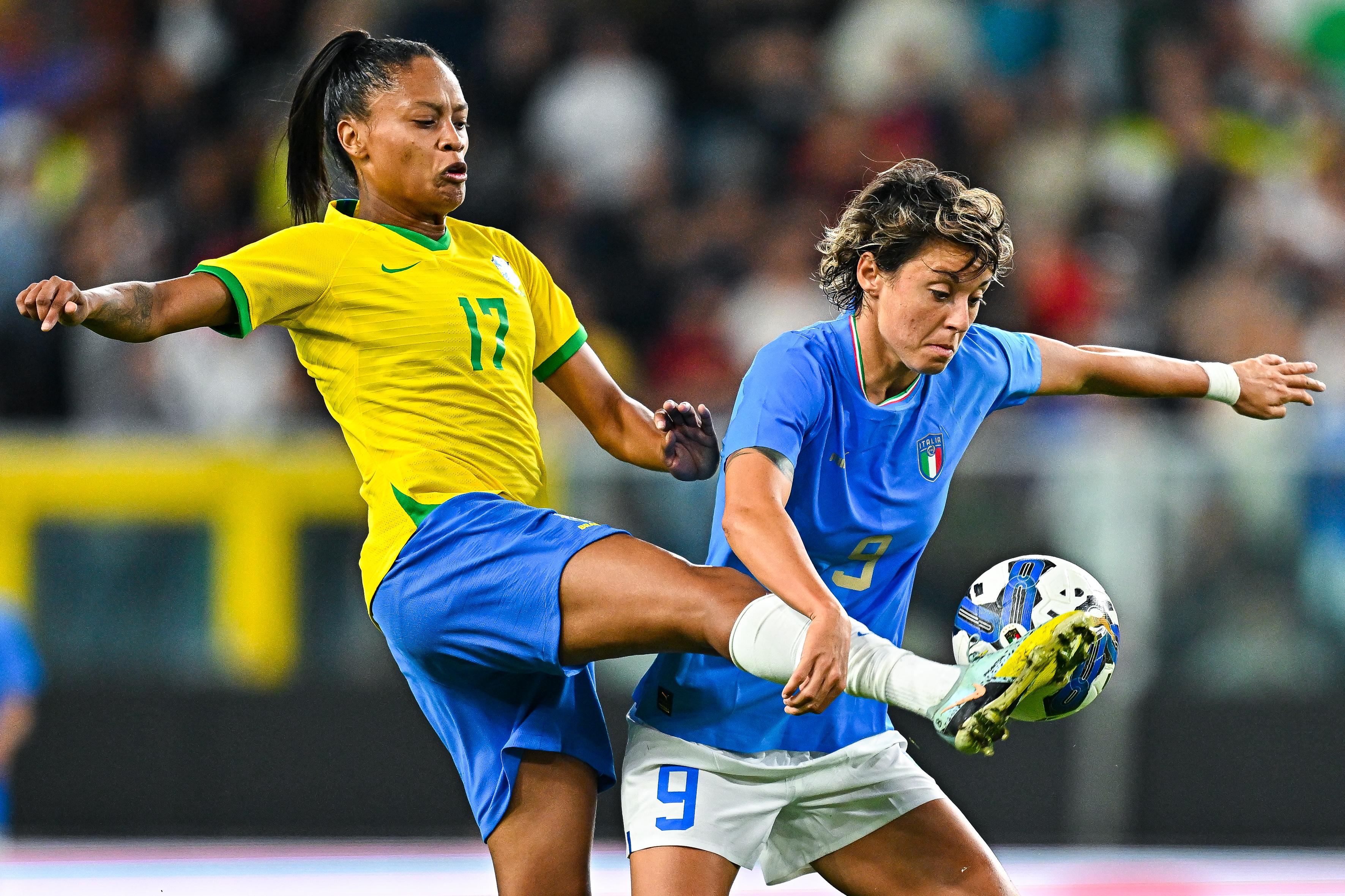 GENOA, ITALY - OCTOBER 10: Ariadina Alves of Brazil (L) and Valentina Giacinti of Italy vie for the ball during the Women’s International Friendly match between Italy and Brazil at Stadio Luigi Ferraris on October 10, 2022 in Genoa, Italy. (Photo by Simone Arveda/Getty Images)