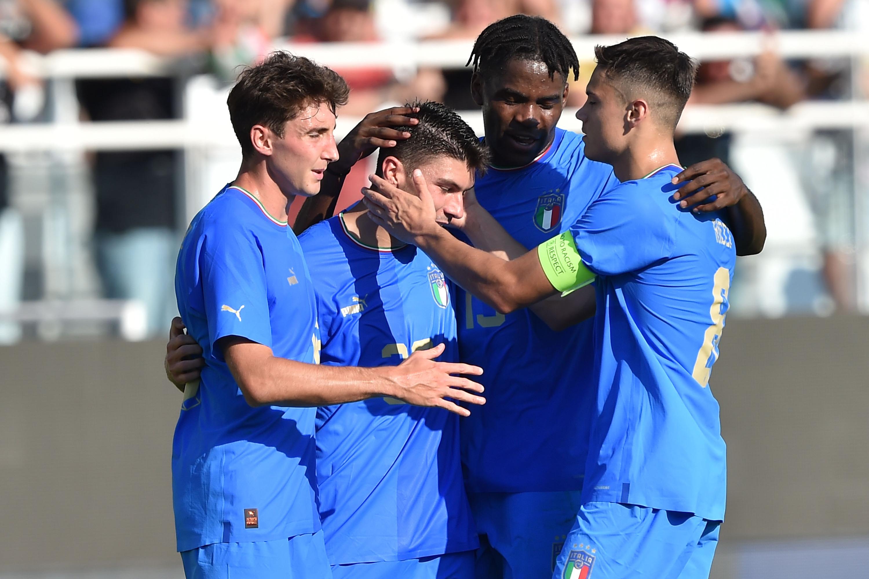 ASCOLI PICENO, ITALY - JUNE 14:  Nicolo\\' Cambiaghi of Italy U21 celebrates with his teammates after scoring goal 2-0  during the UEFA European Under-21 Championship Qualifier Group F match between Italy U21 and Ireland U21 at Stadio Cino e Lillo Del Duca on June 14, 2022 in Ascoli Piceno, Italy.  (Photo by Giuseppe Bellini/Getty Images) *** Local Caption *** Nicolo\\' Cambiaghi