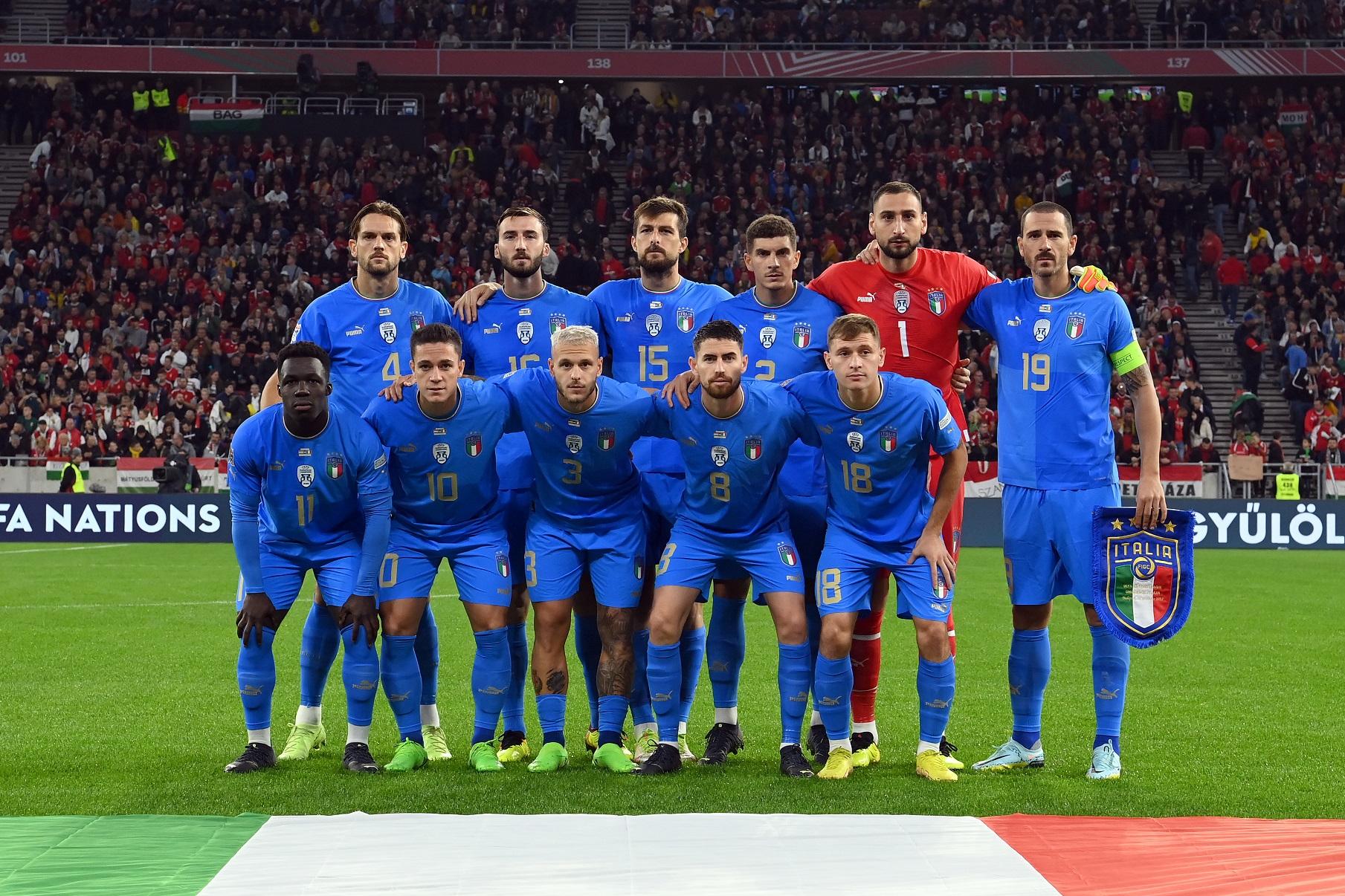 BUDAPEST, HUNGARY - SEPTEMBER 26: Italy pose for the line-up prior the UEFA Nations League League A Group 3 match between Hungary and Italy at Puskas Arena on September 26, 2022 in Budapest, Hungary. (Photo by Claudio Villa/Getty Images)