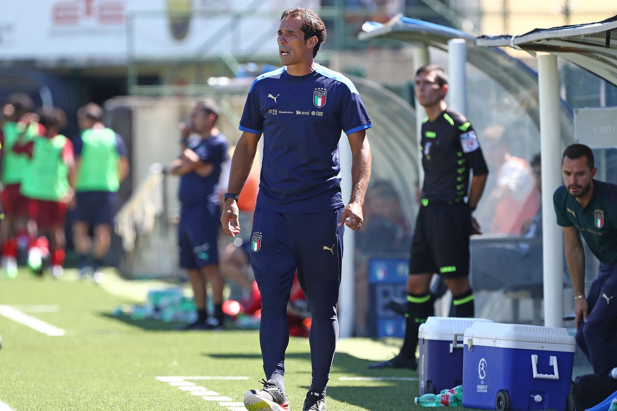 VERCELLI, ITALY - AUGUST 23: Italy coach Bernardo Corradi issues instructions to his players during the International Friendly Match between Italy U17 and Switzerland U17 at Stadio Silvio Piola on August 23, 2022 in Vercelli, Italy. (Photo by Marco Luzzani/Getty Images)