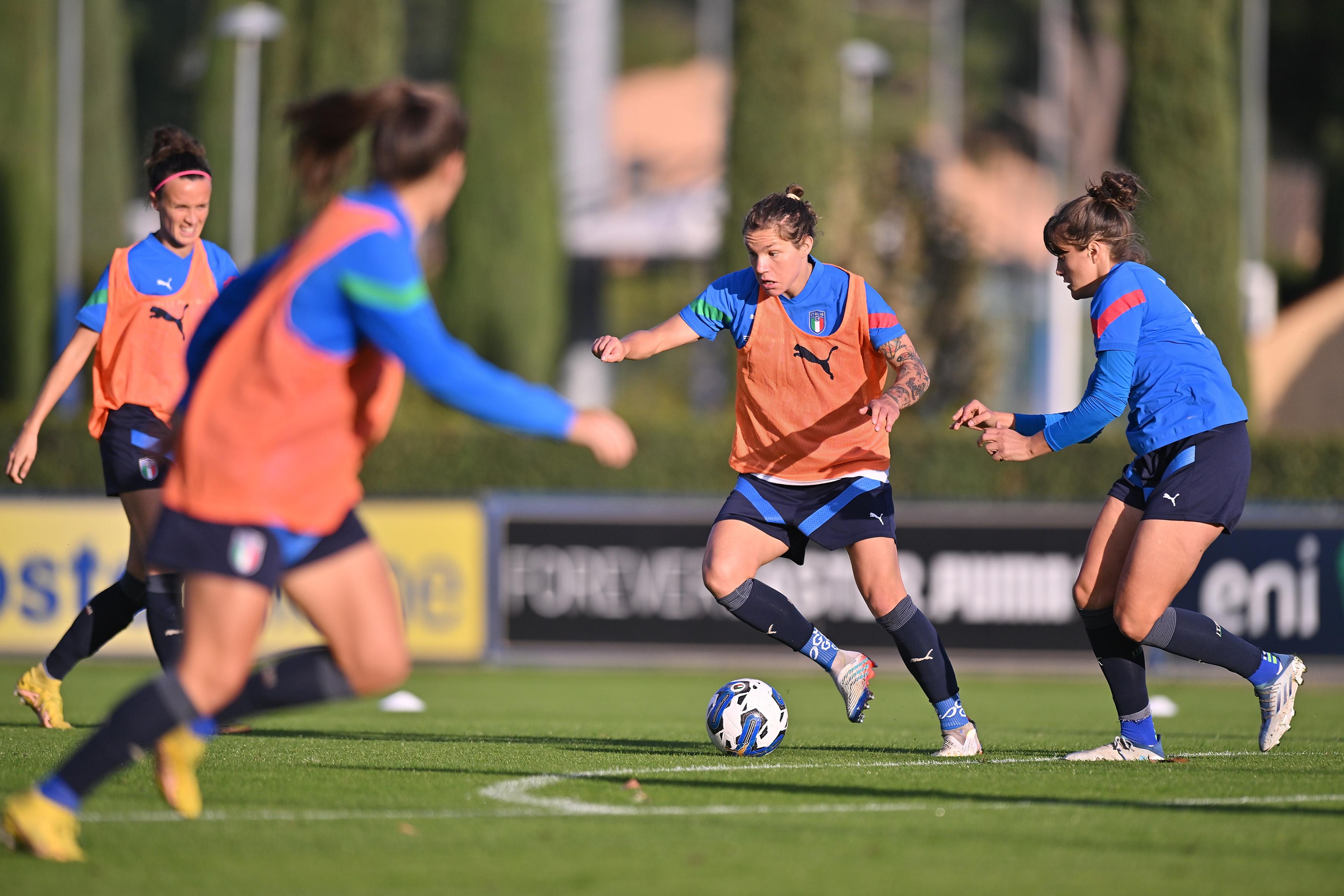 FLORENCE, ITALY - NOVEMBER 07: Elena Linari, of Italy Women, in action during a training session at Centro Tecnico Federale di Coverciano on November 07, 2022 in Florence, Italy. (Photo by Tullio M. Puglia/Getty Images)