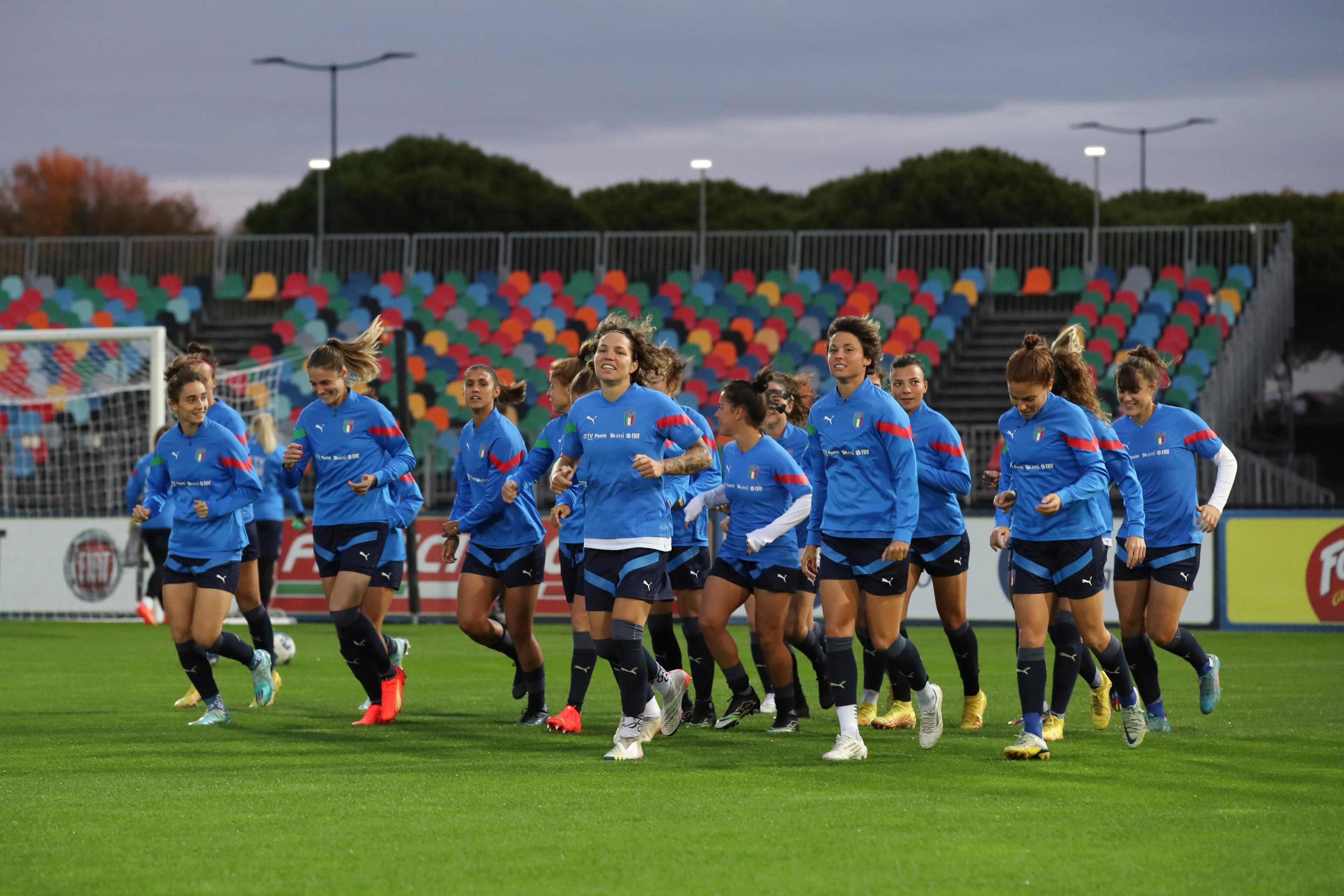LIGNANO SABBIADORO, ITALY - NOVEMBER 10: The Azzurre warm up during the Italy Women Training Session/Press Conference at Stadio Guido Teghil on November 10, 2022 in Lignano Sabbiadoro, Italy. (Photo by Timothy Rogers/Getty Images)