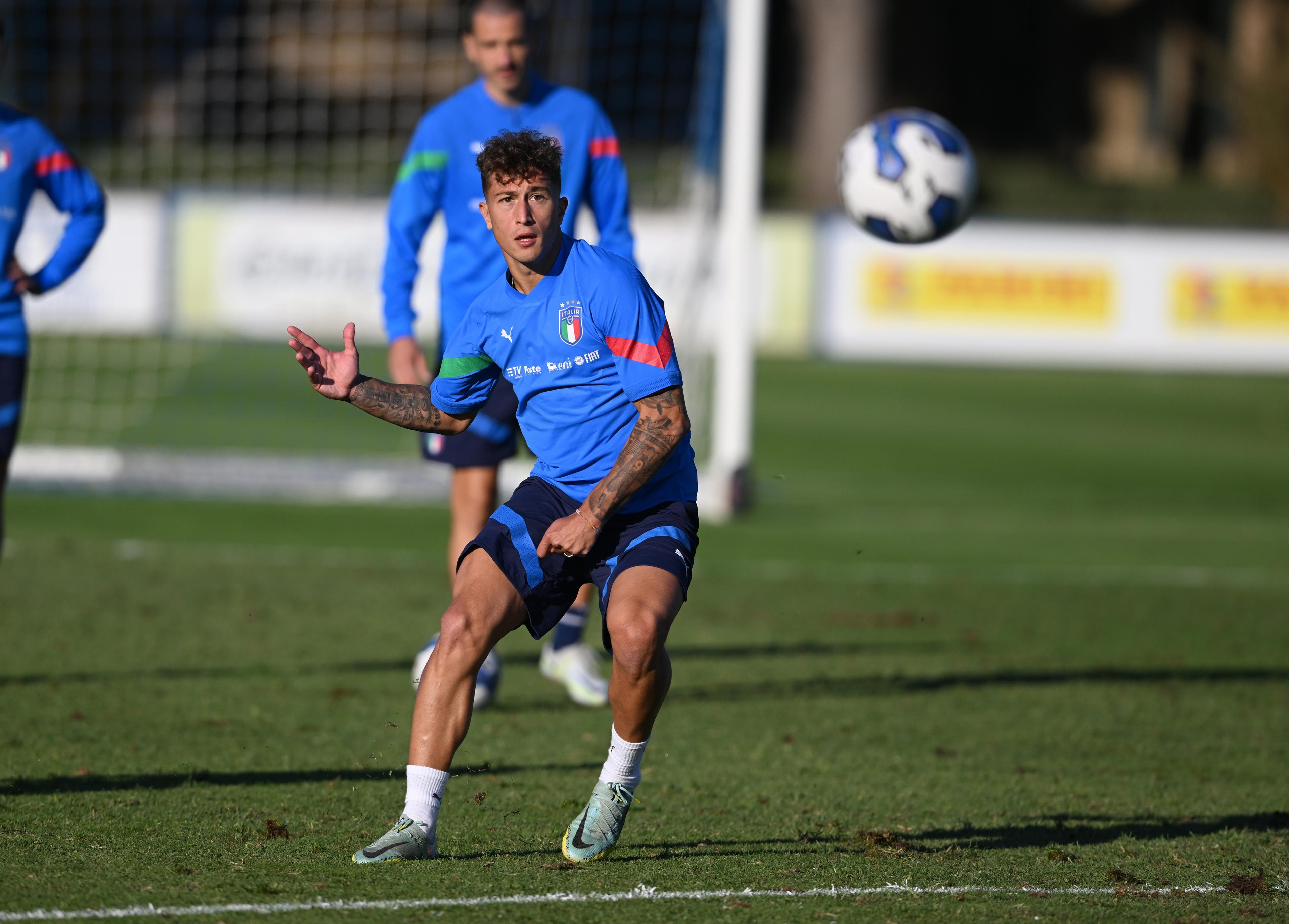 FLORENCE, ITALY - SEPTEMBER 21: Salvatore Esposito of Italy in action during a Italy training session at Centro Tecnico Federale di Coverciano on September 21, 2022 in Florence, Italy. (Photo by Claudio Villa/Getty Images)