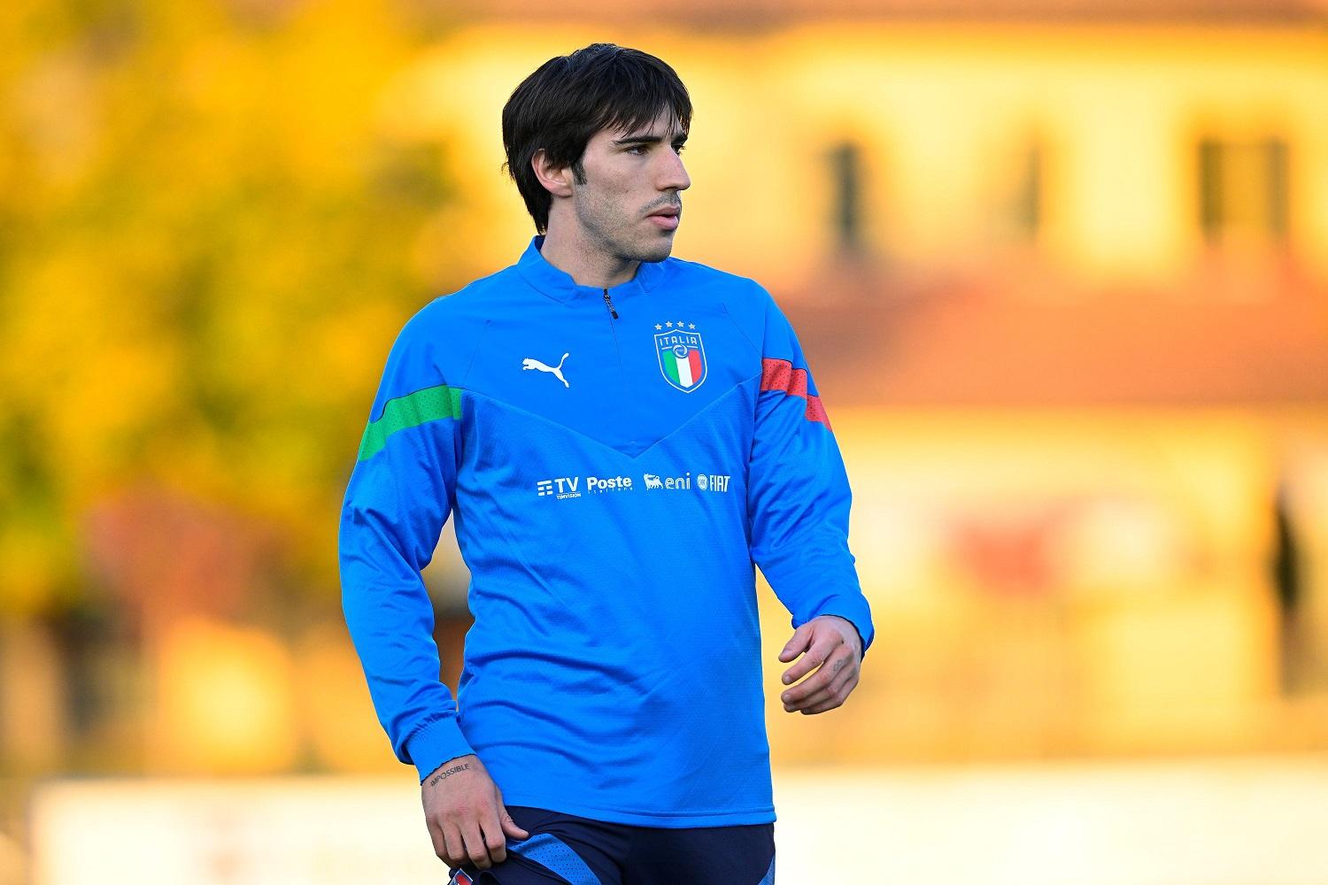 FLORENCE, ITALY - NOVEMBER 14: Sandro Tonali of Italy looks on during the training session at Centro Tecnico Federale di Coverciano on November 14, 2022 in Florence, Italy. (Photo by Mattia Ozbot/Getty Images)