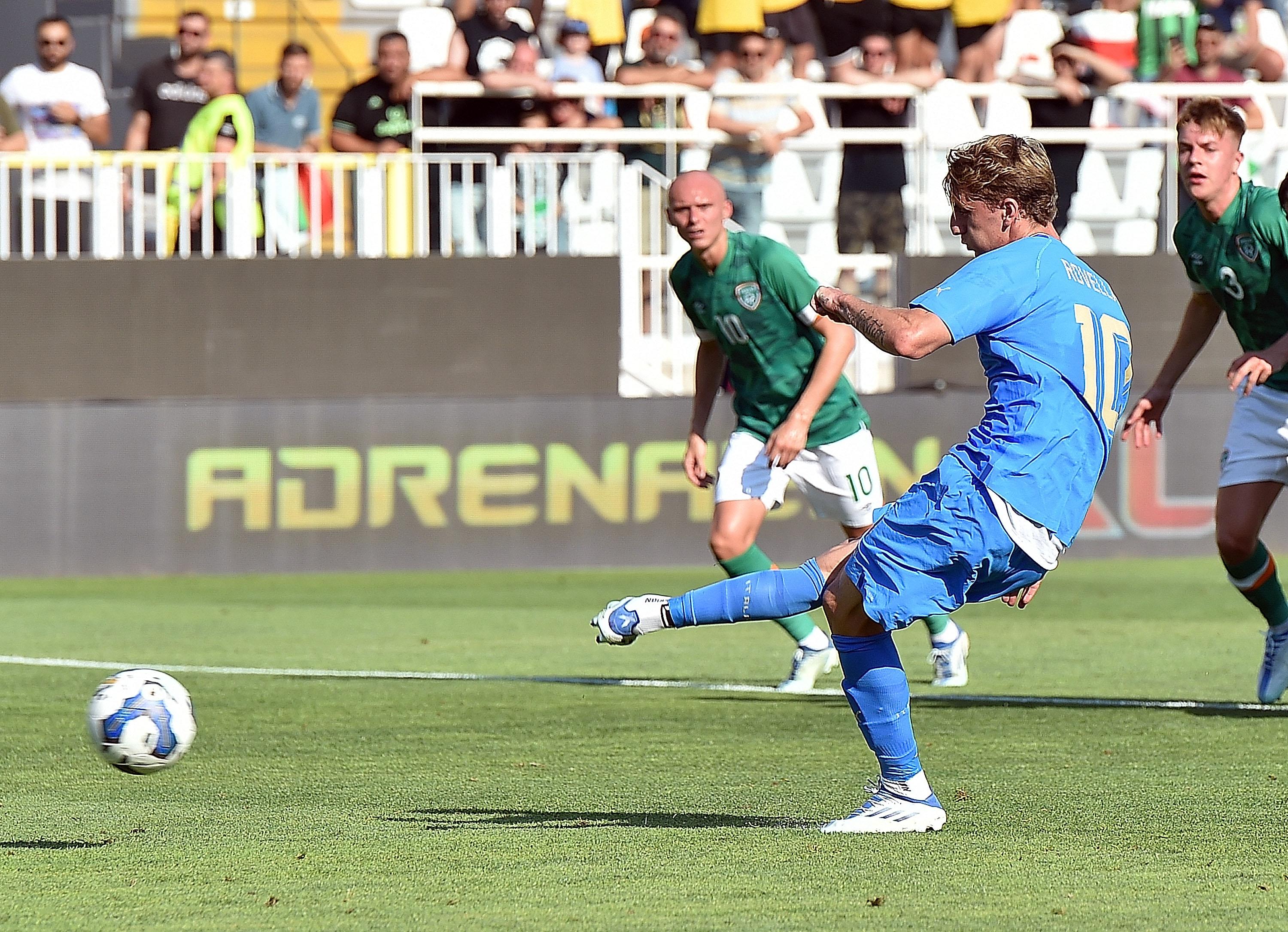 ASCOLI PICENO, ITALY - JUNE 14: Nicolo' Rovella of Italy U21 kicks the penalty and scores opening goal during the UEFA European Under-21 Championship Qualifier Group F match between Italy U21 and Ireland U21 at Stadio Cino e Lillo Del Duca on June 14, 2022 in Ascoli Piceno, Italy. (Photo by Giuseppe Bellini/Getty Images) *** Local Caption *** Nicolo' Rovella