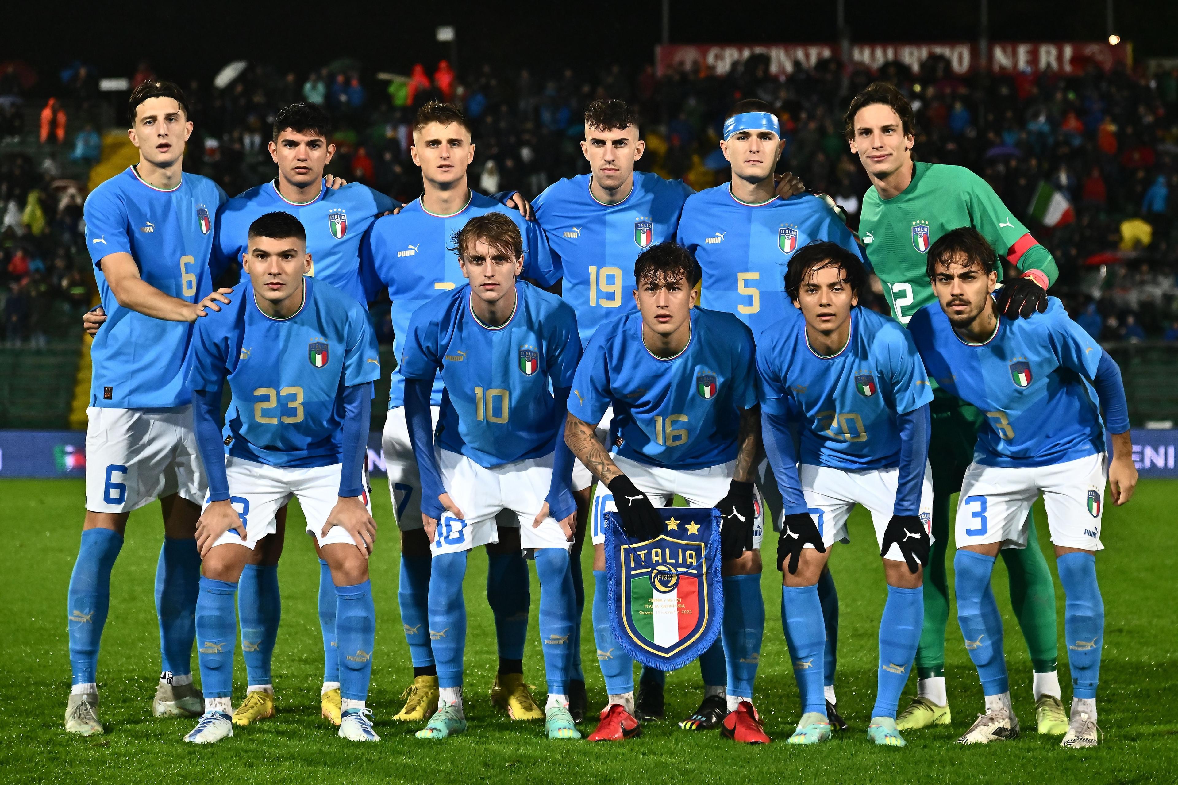 ANCONA, ITALY - NOVEMBER 19:Italy U21 team line up during the International Friendly match between Italy U21 and Germany U21 at Del Conero Stadium on November 19, 2022 in Ancona, Italy. (Photo by Alessandro Sabattini/Getty Images