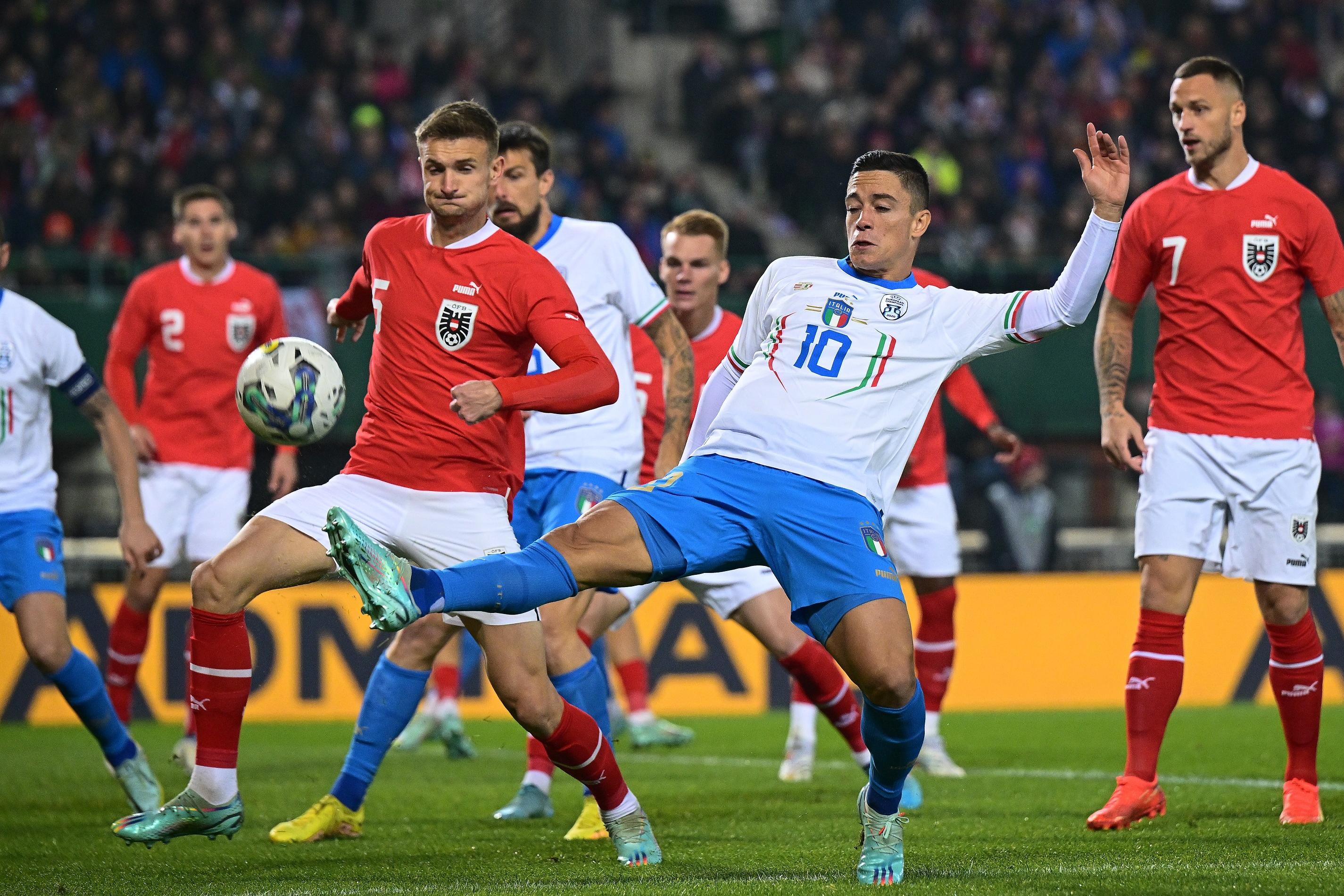VIENNA, AUSTRIA - NOVEMBER 20:  Giacomo Raspadori of Italy in action during the friendly match between Austria and Italy at Ernst Happel Stadion on November 20, 2022 in Vienna, Austria. (Photo by Mattia Ozbot/Getty Images)