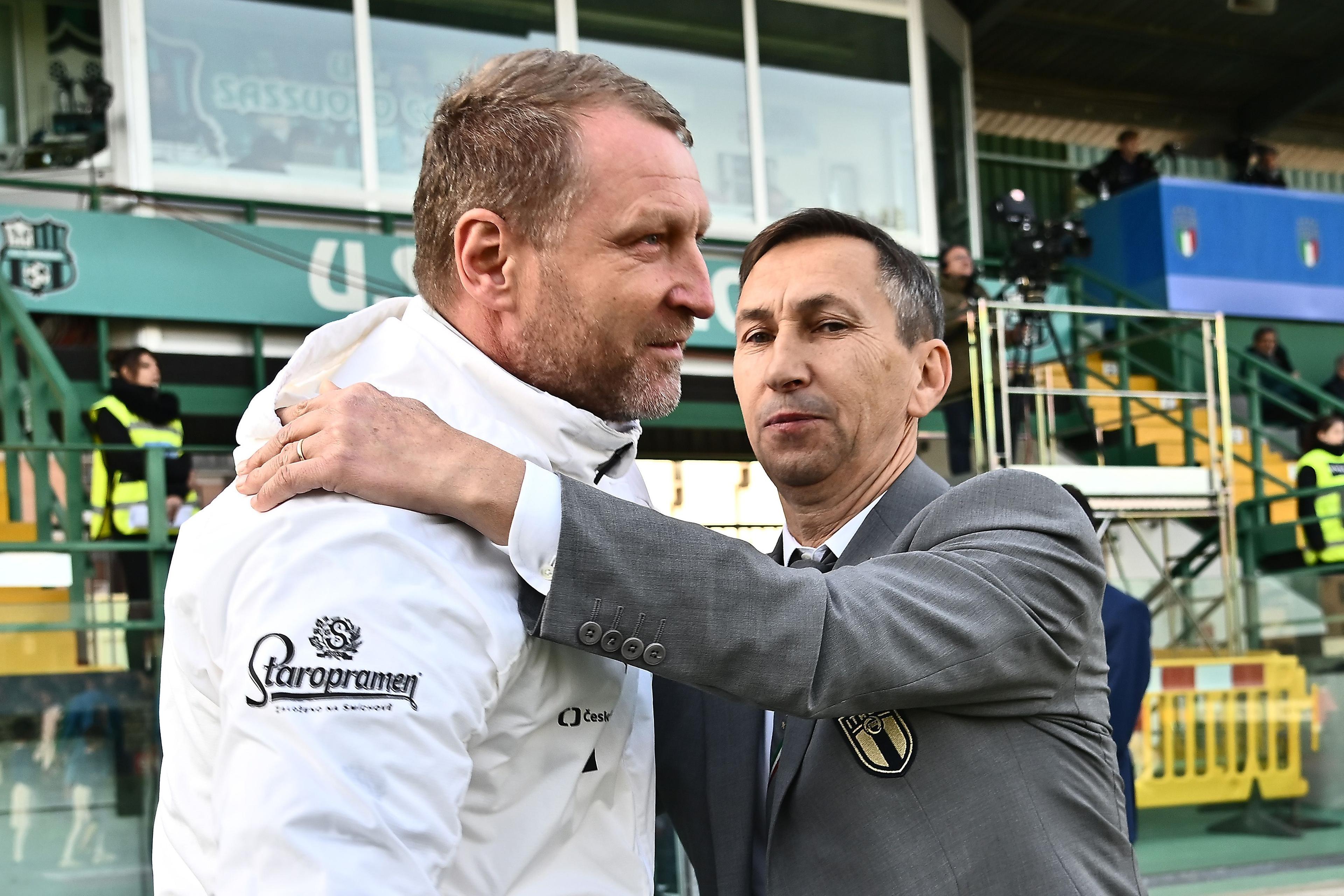 SASSUOLO, ITALY - NOVEMBER 21: Carmine Nunziata head coach of Italy U20 embraces Ale Krecek head coach of Czezh Republic U20 during the 8 Nations Tournament match between Italy U20 and Czezh Republic U20 at Enzo Ricci Stadium on November 21, 2022 in Sassuolo, Italy. (Photo by Alessandro Sabattini/Getty Images)