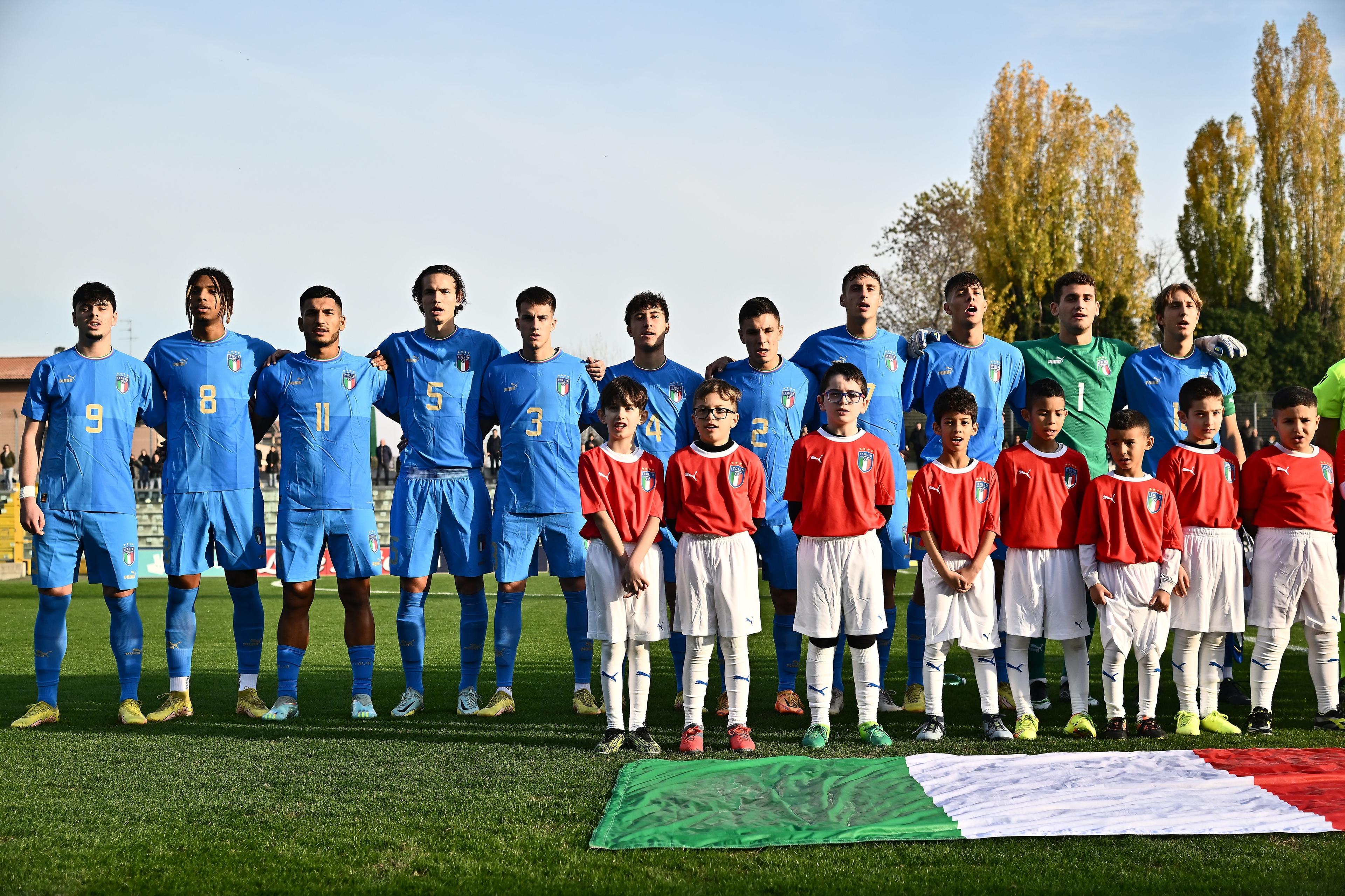 SASSUOLO, ITALY - NOVEMBER 21: Italy U20 team line up during the 8 Nations Tournament match between Italy U20 and Czezh Republic U20 at Enzo Ricci Stadium on November 21, 2022 in Sassuolo, Italy. (Photo by Alessandro Sabattini/Getty Images)