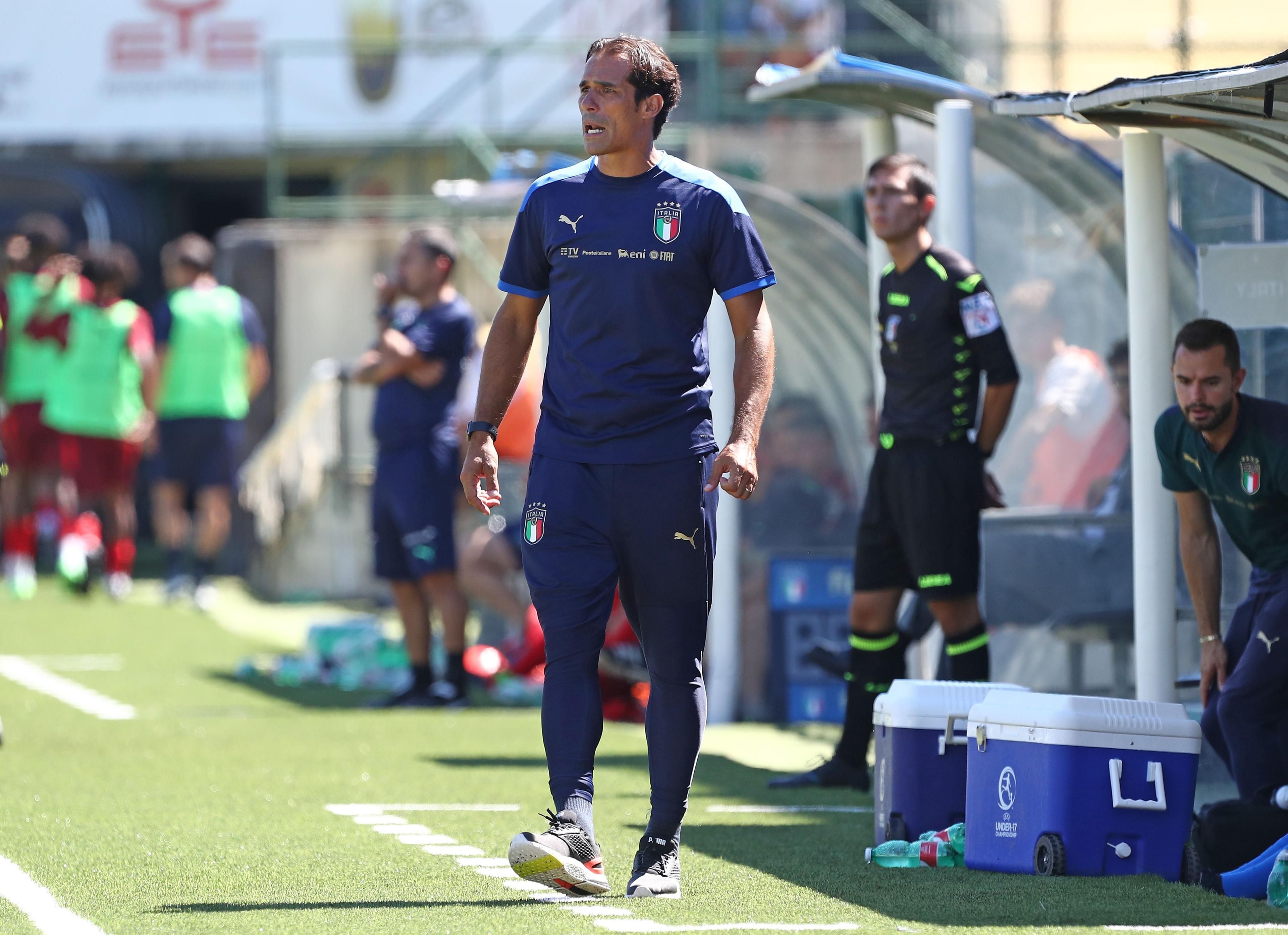 VERCELLI, ITALY - AUGUST 23: Italy coach Bernardo Corradi issues instructions to his players during the International Friendly Match between Italy U17 and Switzerland U17 at Stadio Silvio Piola on August 23, 2022 in Vercelli, Italy. (Photo by Marco Luzzani/Getty Images)