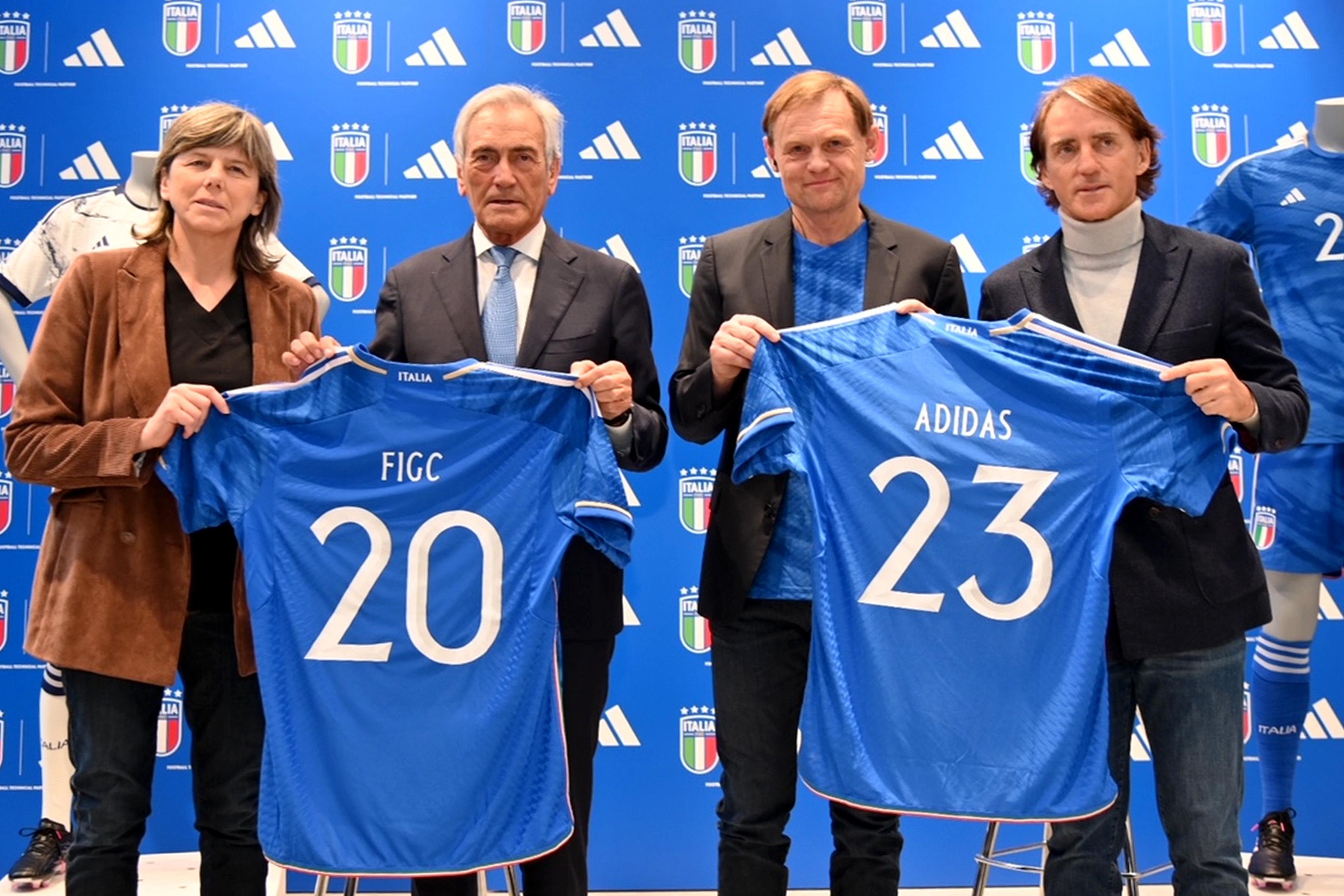 ROME, ITALY - JANUARY 18: (L-R) Italy Women head coach Milena Bertolini, FIGC President Gabriele Gravina, adidas CEO Bjorn Gulden and Italy head coach Roberto Mancini poseduring the unveiling of the partnership between FIGC & adidas at adidas store on January 18, 2023 in Rome, Italy. (Photo by Marco Rosi/Getty Images)