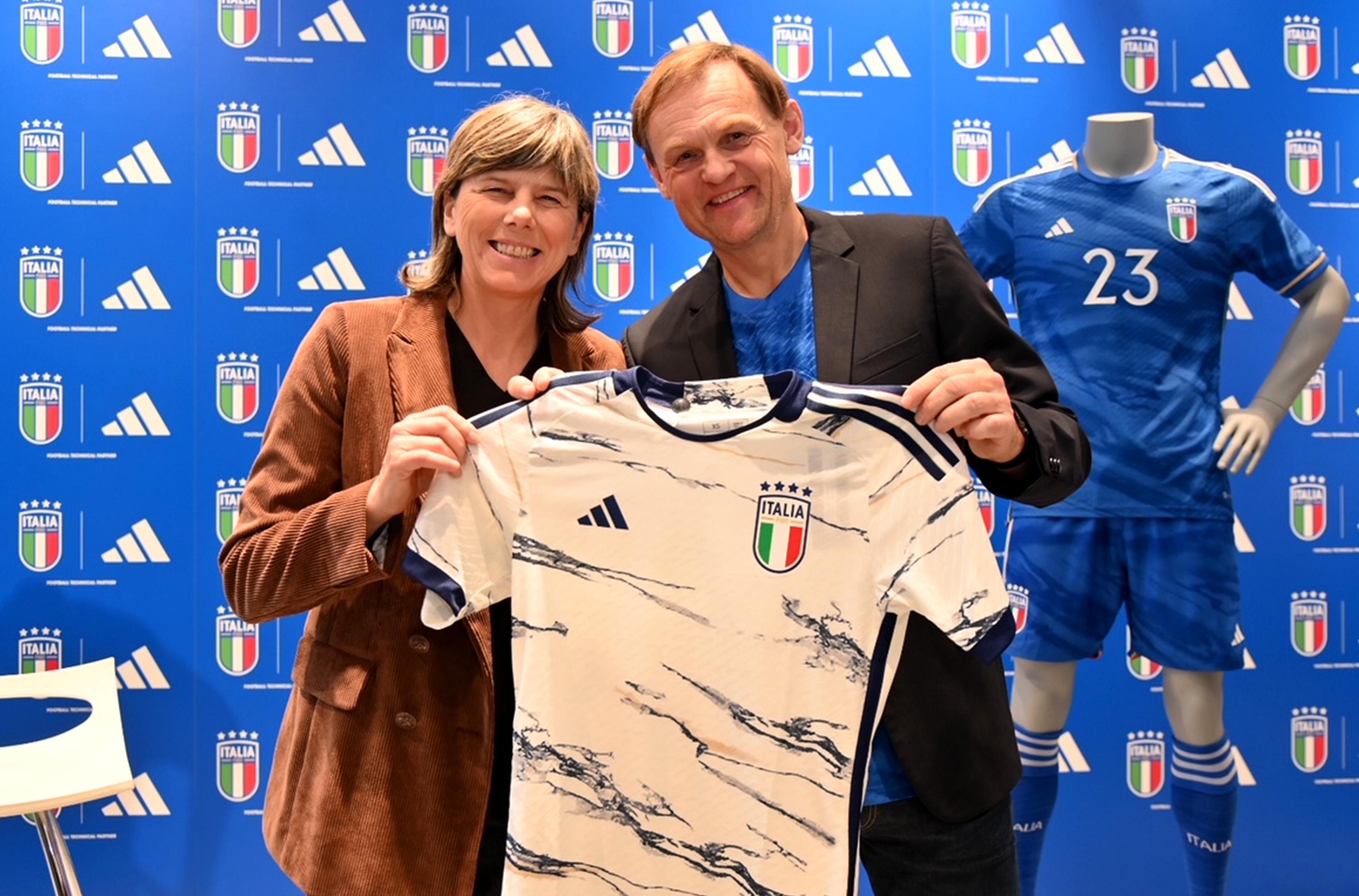 ROME, ITALY - JANUARY 18: (L-R) Italy Women head coach Milena Bertolini and adidas CEO Bjorn Gulden pose with the new Italy away jersey during the unveiling of the partnership between FIGC & adidas at adidas store on January 18, 2023 in Rome, Italy. (Photo by Marco Rosi/Getty Images)