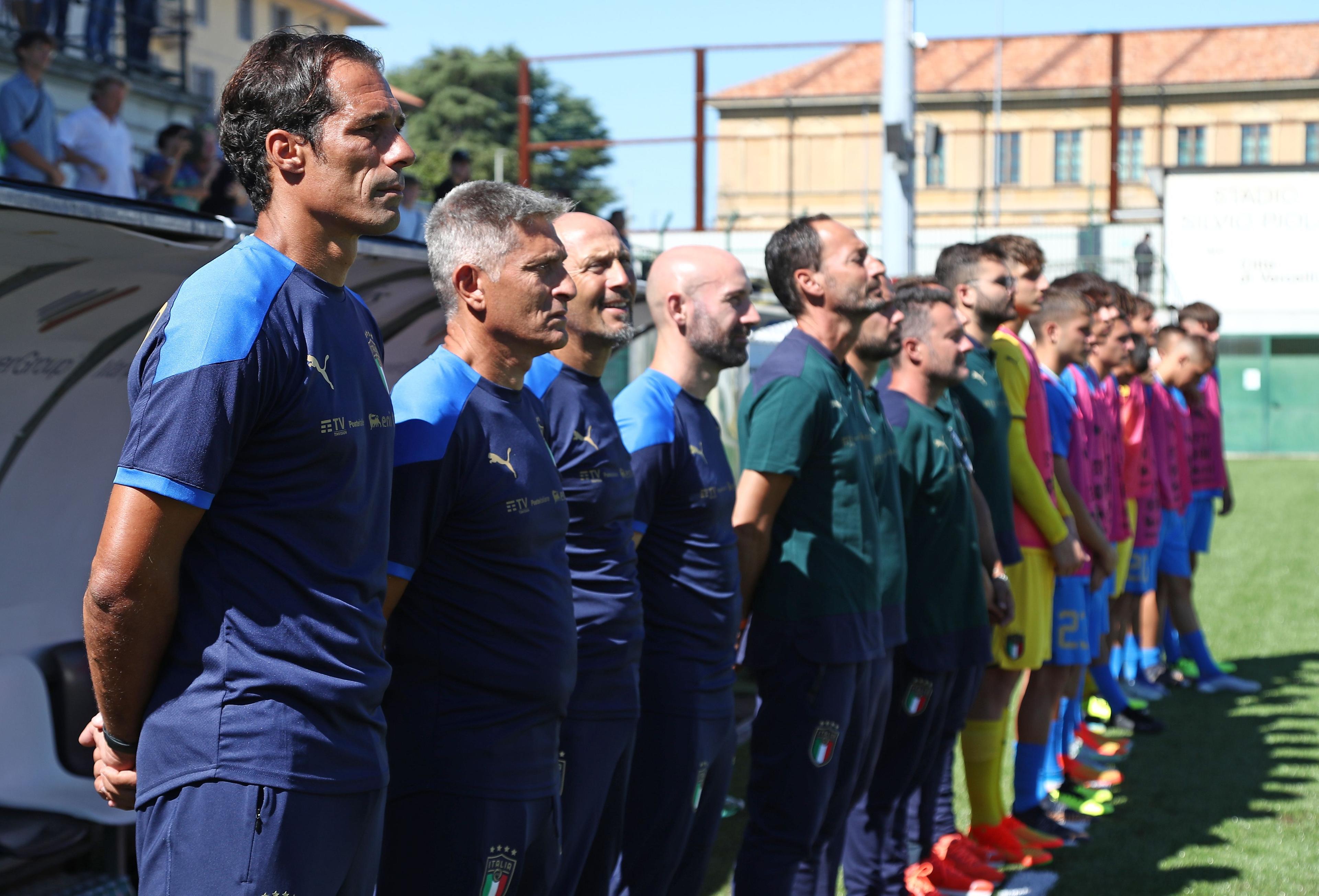 VERCELLI, ITALY - AUGUST 23: Italy coach Bernardo Corradi looks on before the International Friendly Match between Italy U17 and Switzerland U17 at Stadio Silvio Piola on August 23, 2022 in Vercelli, Italy. (Photo by Marco Luzzani/Getty Images)