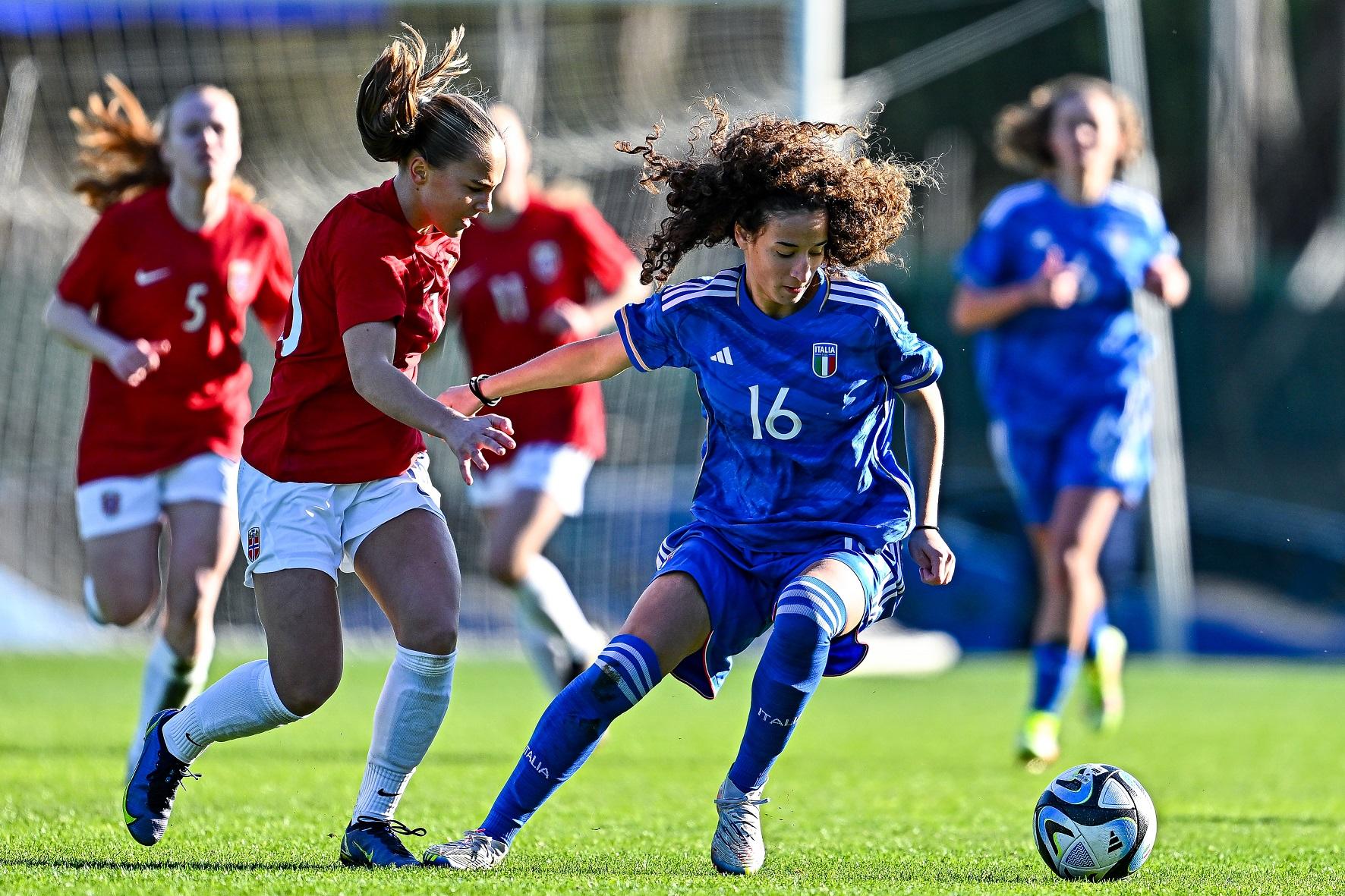 TIRRENIA, ITALY - JANUARY 25: Karen Rygg Ims of Norway (L) and Azzurra Gallo of Italy vie for the ball during the International Friendly match between Italy U17 Women and Norway U17 Women on January 25, 2023 in Tirrenia, Italy. (Photo by Simone Arveda/Getty Images)