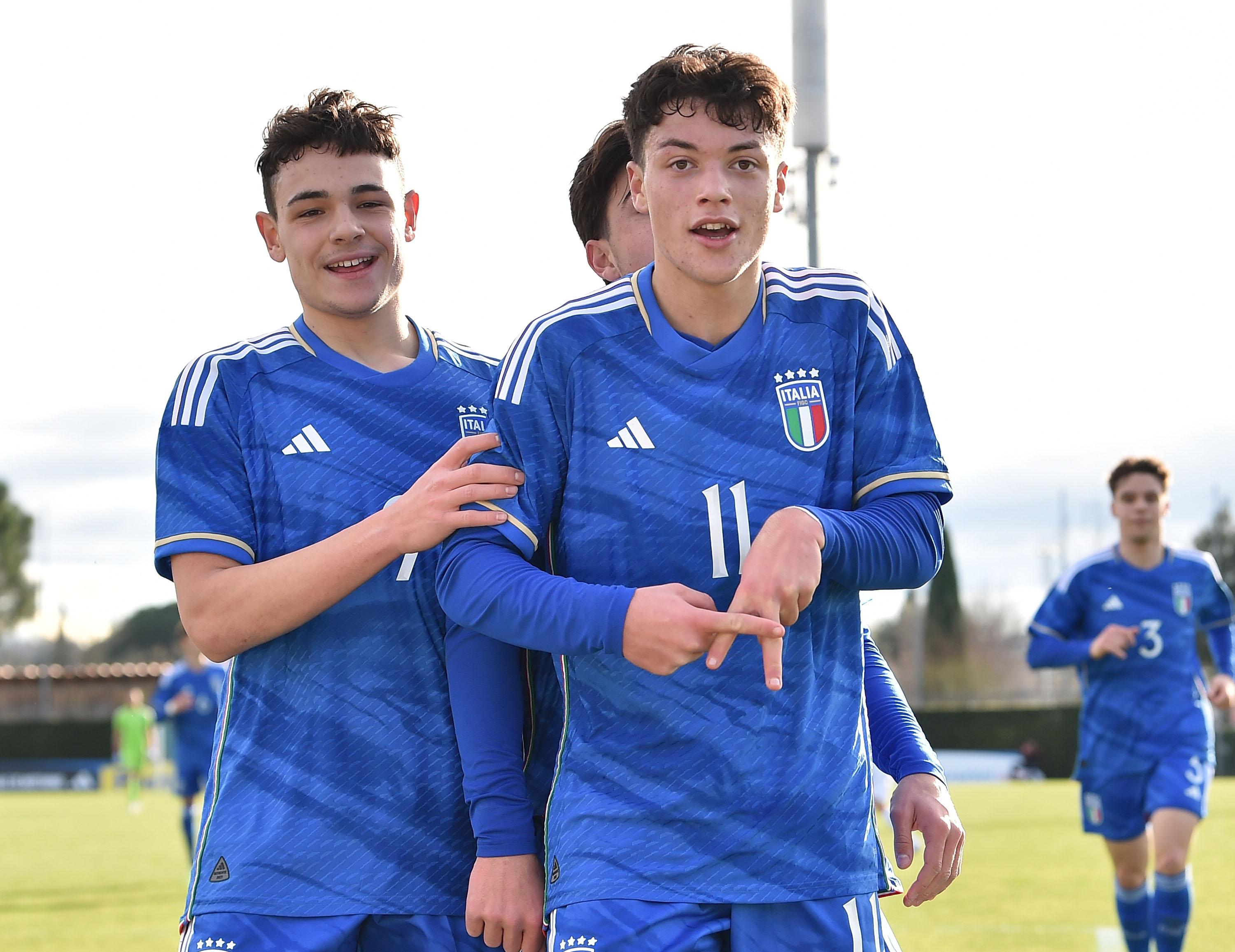 FLORENCE, ITALY - JANUARY 25: Emanuele Rao of Italy U17 celebrates with his teammates after scoring opening goal during the International Friendly match between Italy U17 and Spain U17 on January 25, 2023 in Florence, Italy. (Photo by Giuseppe Bellini/Getty Images) *** Local Caption *** Emanuele Rao