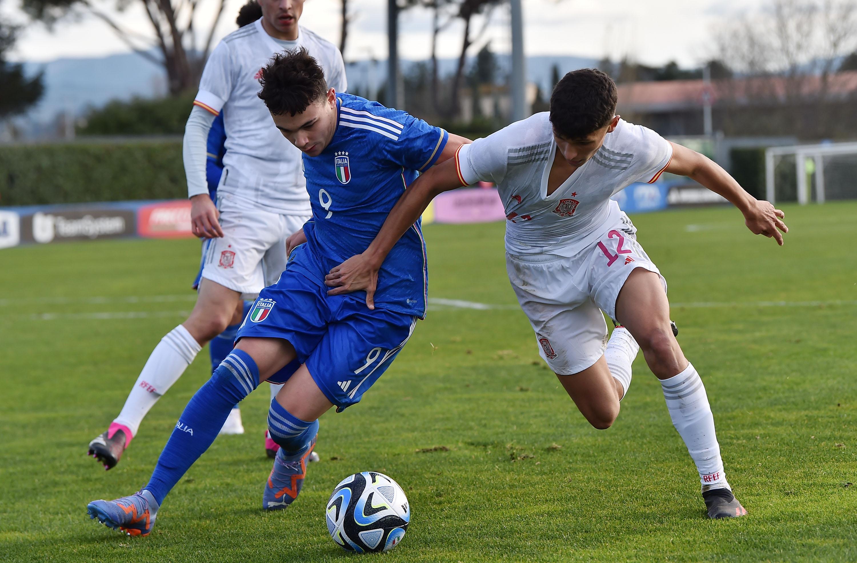 FLORENCE, ITALY - JANUARY 25: Tommaso Ravaglioli of Italy U17 and Dani Budesca of Spain U17 in action during the International Friendly match between Italy U17 and Spain U17 on January 25, 2023 in Florence, Italy. (Photo by Giuseppe Bellini/Getty Images) *** Local Caption *** Tommaso RavaglioliDani Budesca