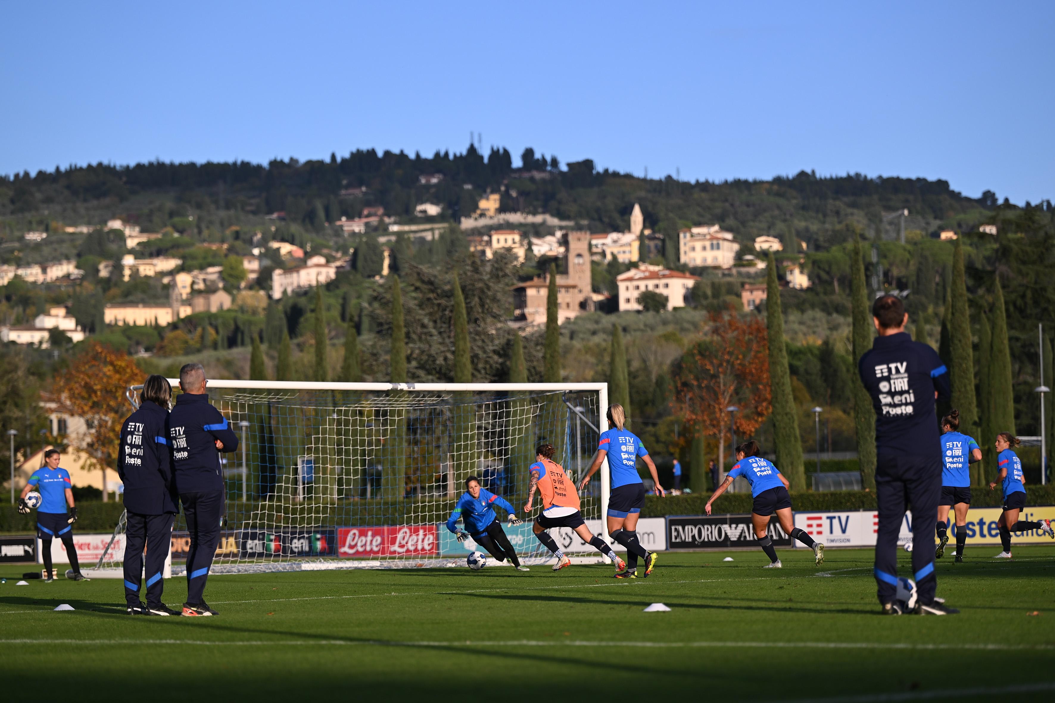 FLORENCE, ITALY - NOVEMBER 07: Players of Italy Women take part in a training session at Centro Tecnico Federale di Coverciano on November 07, 2022 in Florence, Italy. (Photo by Tullio M. Puglia/Getty Images)