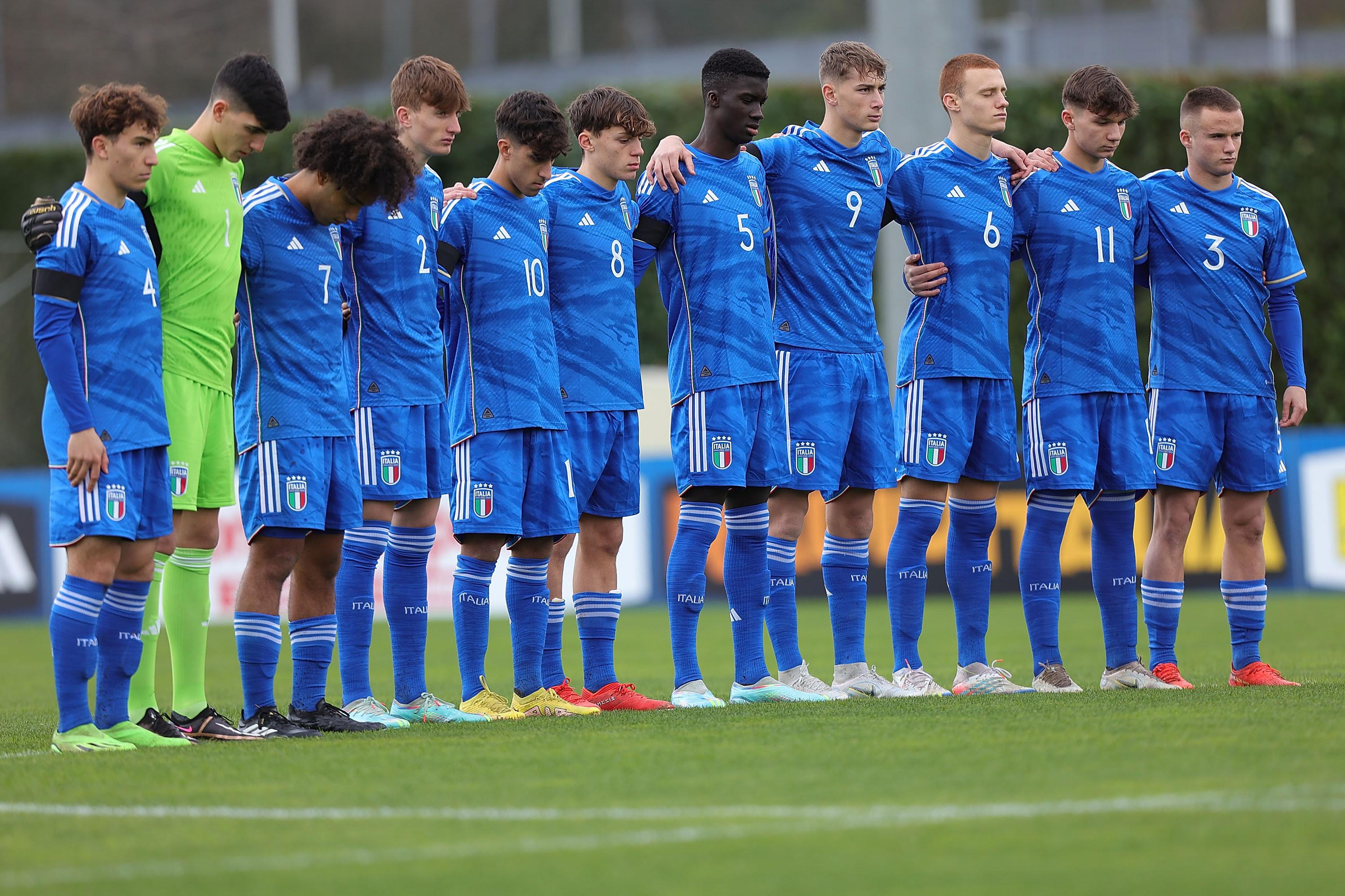 FLORENCE, ITALY - JANUARY 18: Italy U18 during the minute of Italy U18 silence in memory of Italy U18 Gianluca Vialli during the international friendly match between Italy U18 and Spain U18 at Centro Tecnico Federale di Coverciano on January 18, 2023 in Florence, Italy.  (Photo by Gabriele Maltinti/Getty Images)