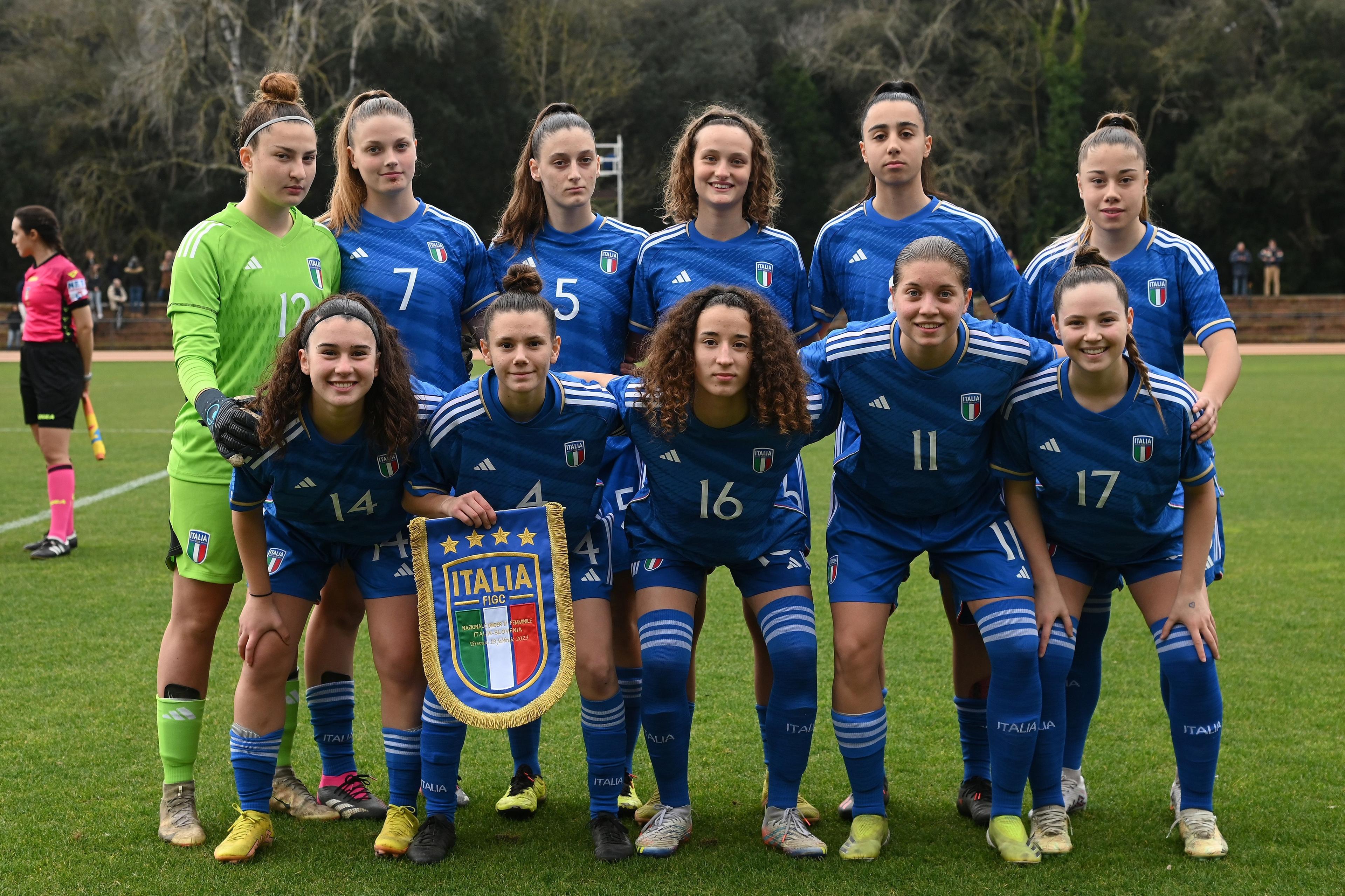 TIRRENIA, ITALY - FEBRUARY 19: Italian players line up during the Women International Friendly match between Italy U17 and Slovenia U17 on February 19, 2023 in Tirrenia, Italy. (Photo by Alessandro Sabattini/Getty Images)