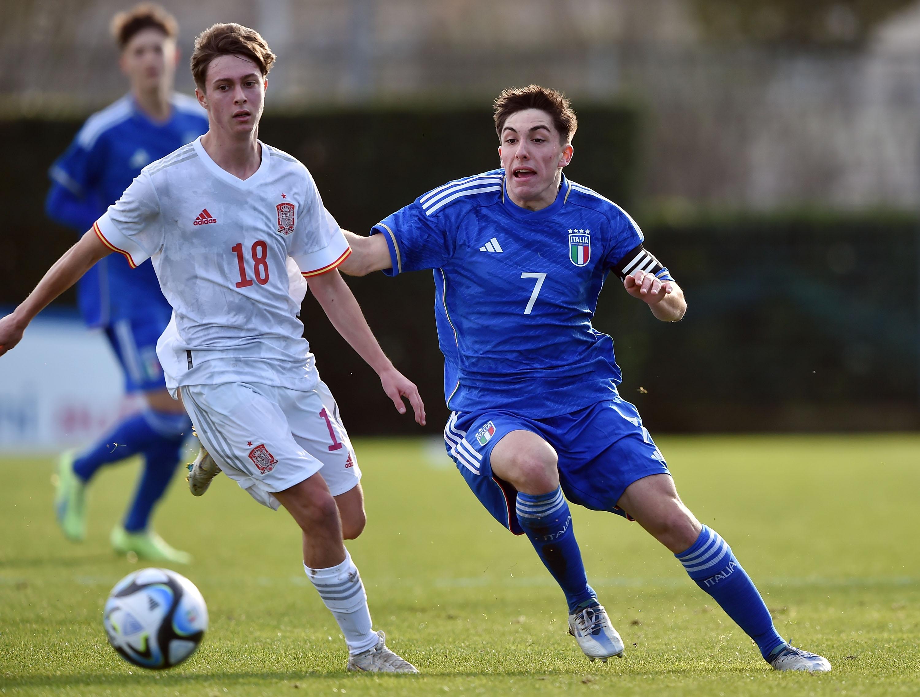 FLORENCE, ITALY - JANUARY 25: Oscar Marcos of Spain U17 and Mattia Mannini of Italy U17 in action during the International Friendly match between Italy U17 and Spain U17 on January 25, 2023 in Florence, Italy. (Photo by Giuseppe Bellini/Getty Images) *** Local Caption *** Oscar MarcosMattia Mannini