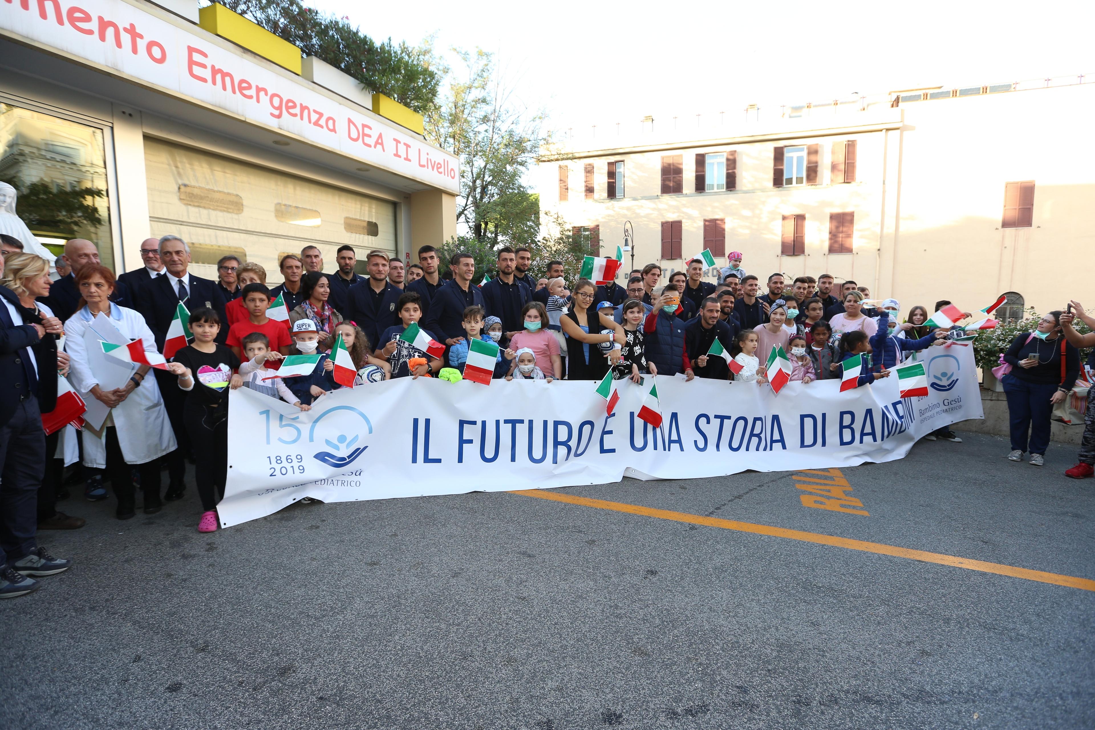 ROME, ITALY - OCTOBER 10: Italian players visit the 'Bambin Gesu' Hospital on October 10, 2019 in Rome, Italy. (Photo by Paolo Bruno/Getty Images)