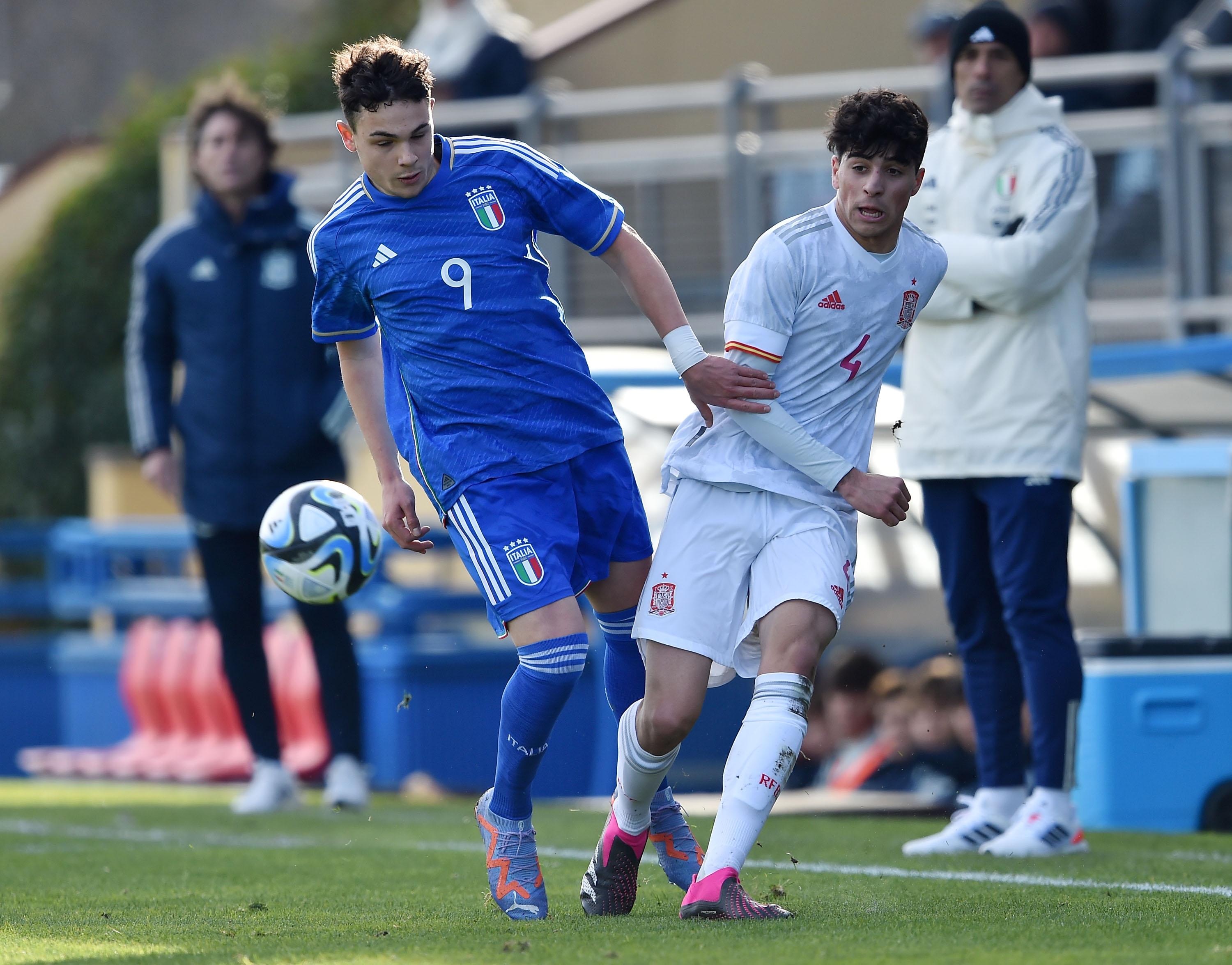 FLORENCE, ITALY - JANUARY 25: Tommaso Ravaglioli of Italy U17 and Jon Martin of Spain U17 in action during the International Friendly match between Italy U17 and Spain U17 on January 25, 2023 in Florence, Italy. (Photo by Giuseppe Bellini/Getty Images) *** Local Caption *** Tommaso RavaglioliJon Martin