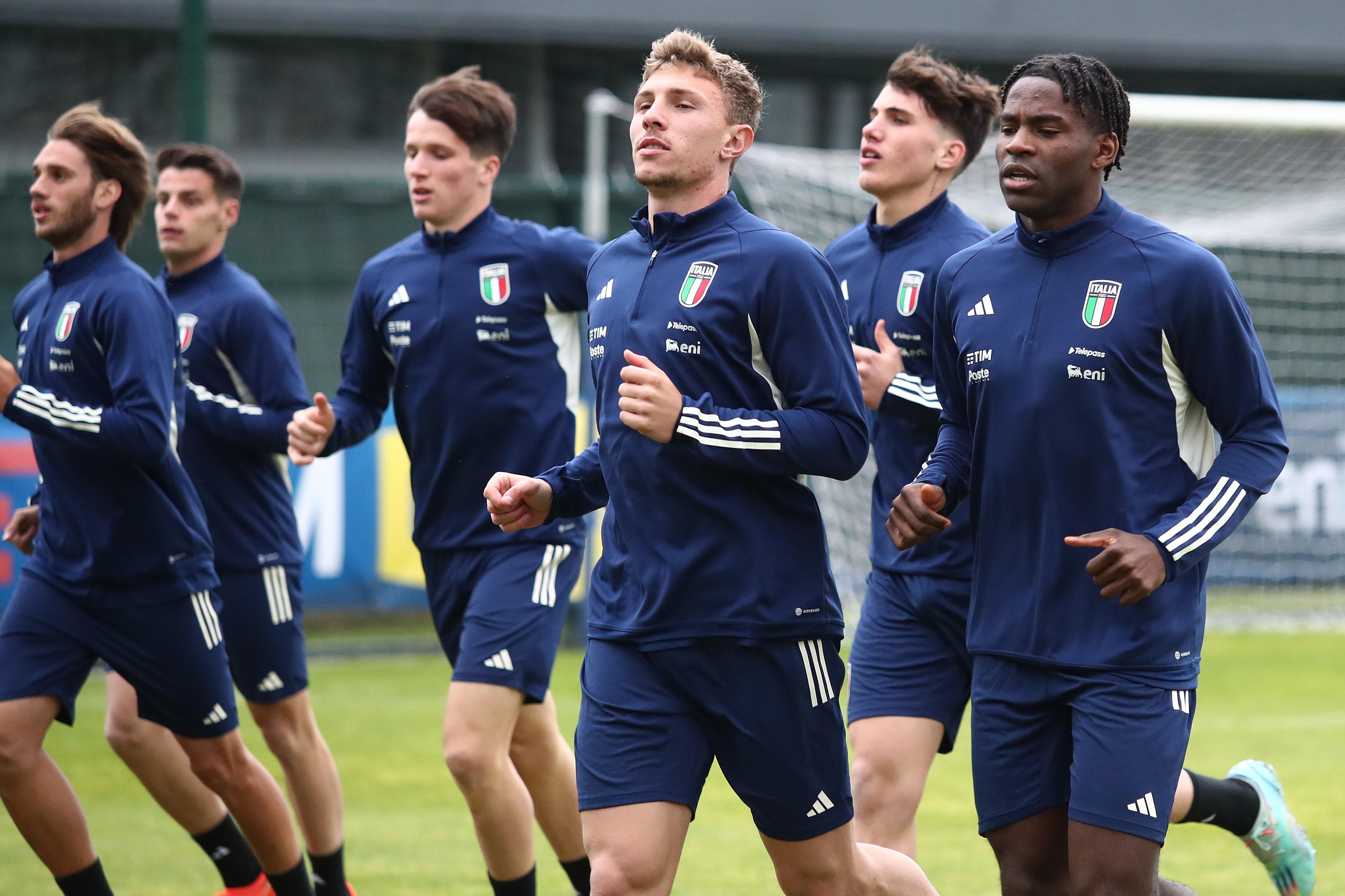 ROME, ITALY - MARCH 20: Italy U21 players in action during the training session at Giulio Onesti sport centre on March 20, 2023 in Rome, Italy. (Photo by Paolo Bruno/Getty Images)
