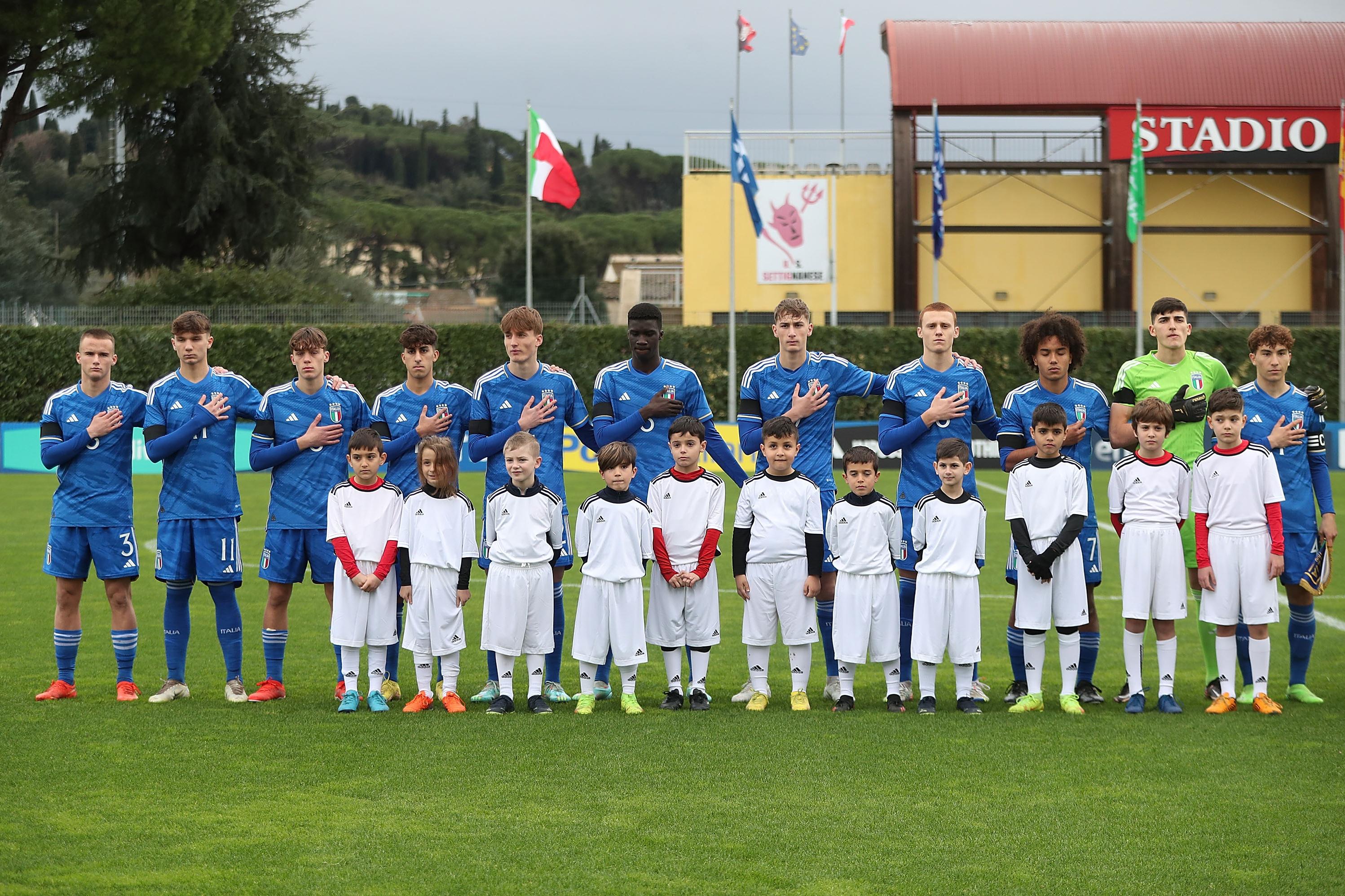 FLORENCE, ITALY - JANUARY 18: Itsly U18 poses during the international friendly match between Italy U18 and Spain U18 at Centro Tecnico Federale di Coverciano on January 18, 2023 in Florence, Italy. (Photo by Gabriele Maltinti/Getty Images)