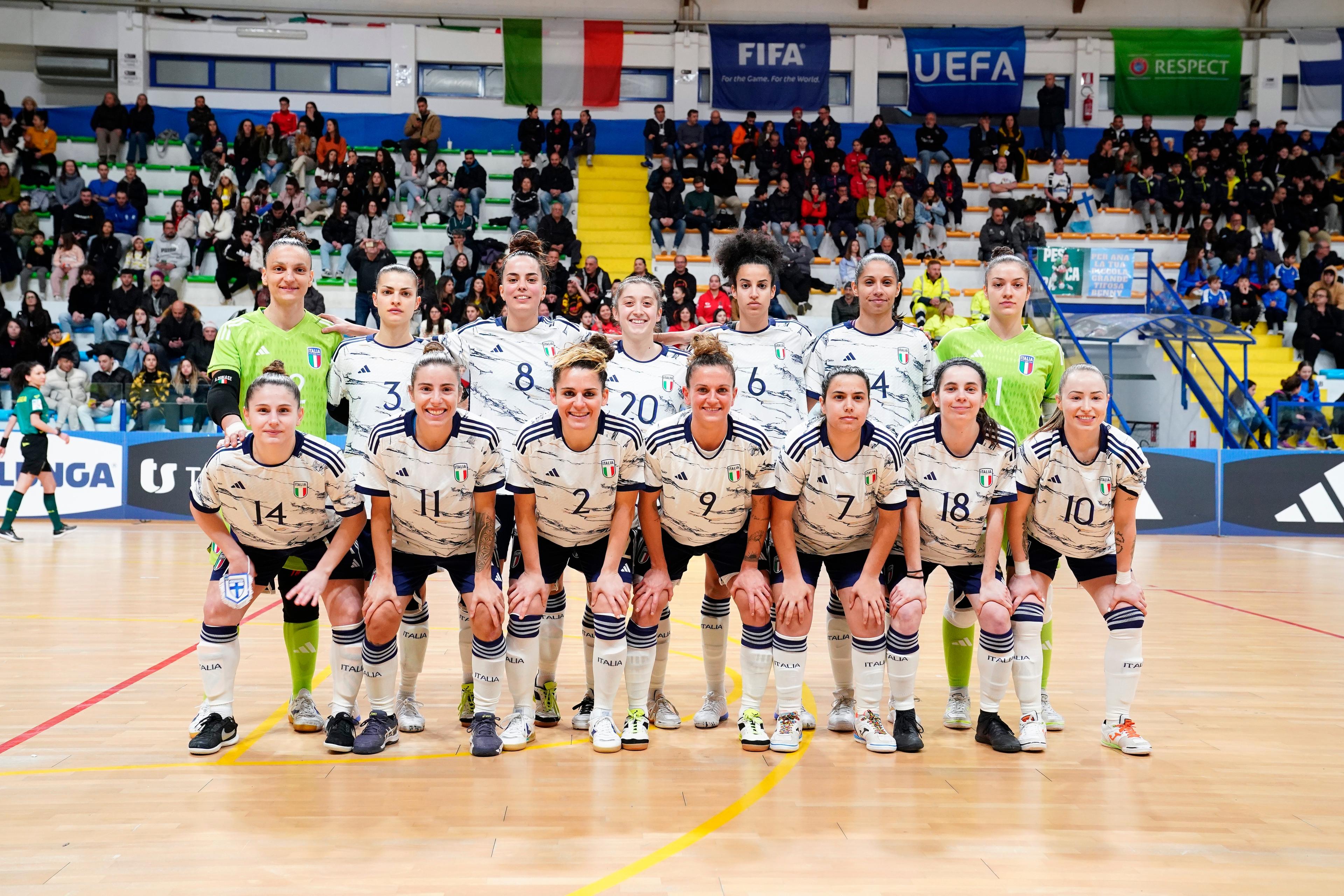 MONTESILVANO, ITALY - MARCH 17: Italy line up during the Women Futsal Friendly match between Italy and Finland on March 17, 2023 in Montesilvano, Italy. (Photo by Danilo Di Giovanni/Getty Images)