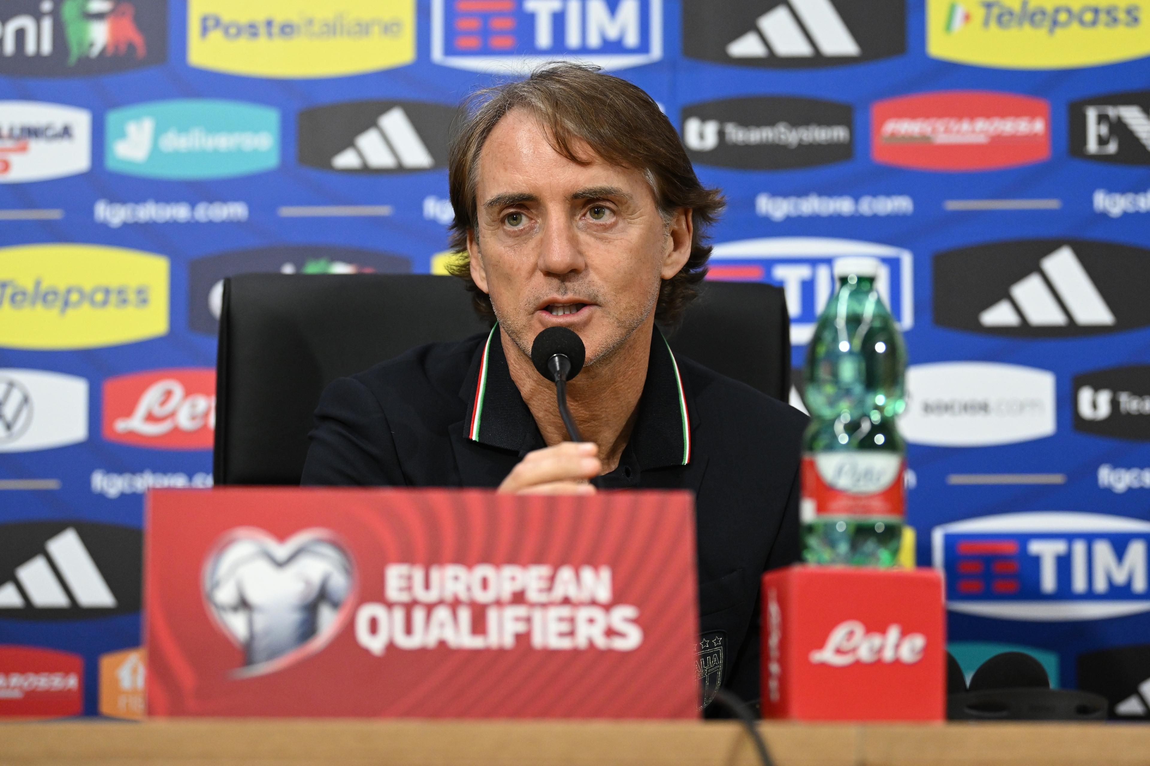NAPLES, ITALY - MARCH 22: Head coach of Italy Roberto Mancini speaks with the media during press conference at Naples on March 22, 2023 in Naples, Italy. (Photo by Claudio Villa/Getty Images)