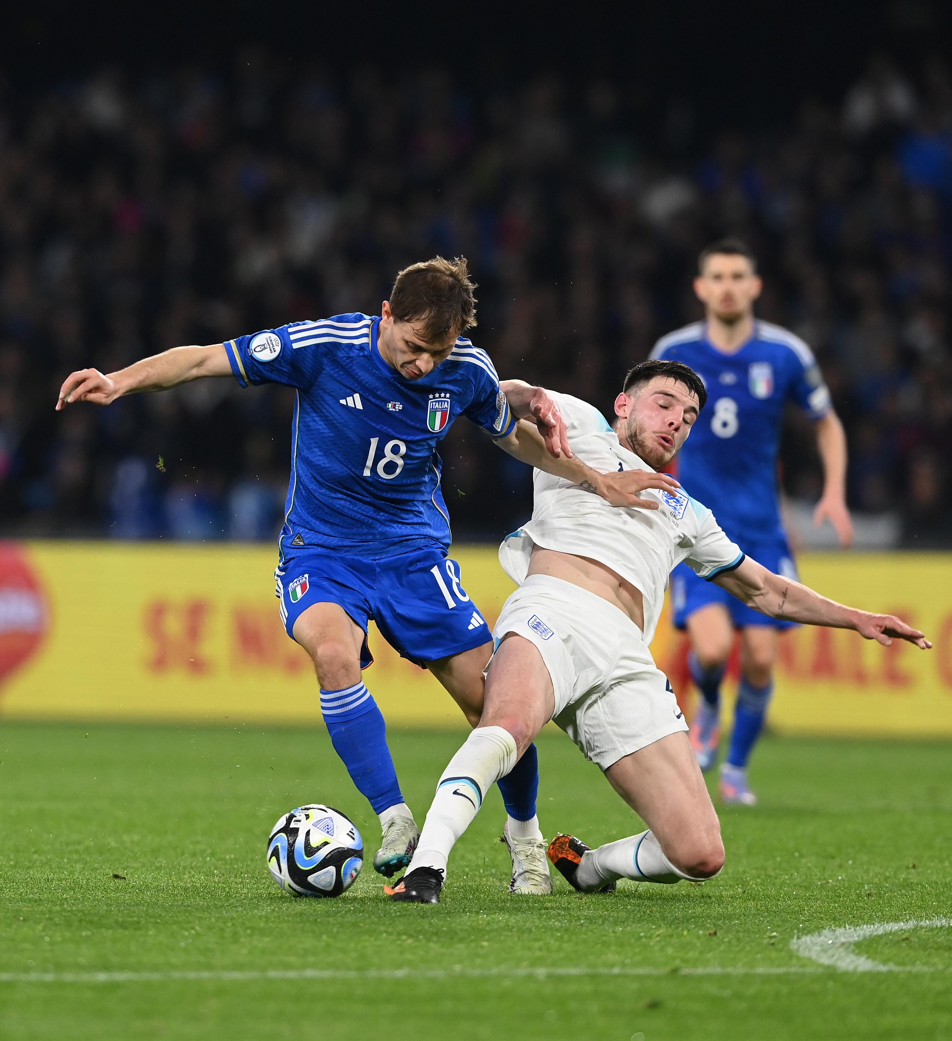 NAPLES, ITALY - MARCH 23: Nicolo Barella of Italy in action during the UEFA EURO 2024 qualifying round group C match between Italy and England at Stadio Diego Armando Maradona on March 23, 2023 in Naples, Italy. (Photo by Claudio Villa/Getty Images )