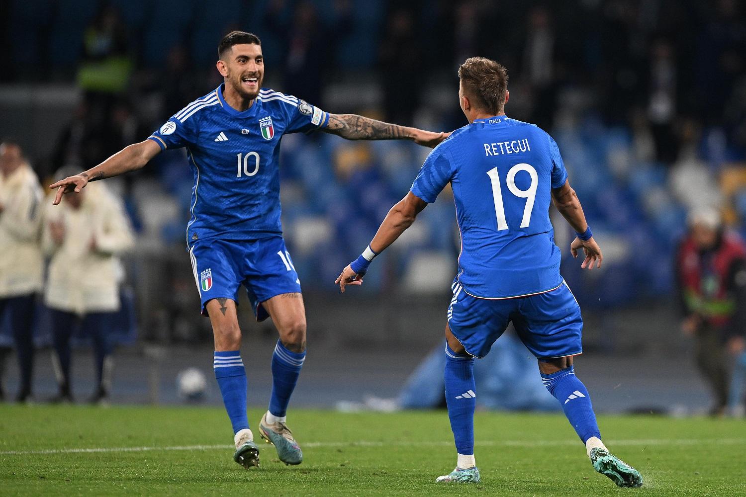 NAPLES, ITALY - MARCH 23: Mateo Retegui of Italy celebrates after scoring the 1-2 gaol during the UEFA EURO 2024 qualifying round group C match between Italy and England at Stadio Diego Armando Maradona on March 23, 2023 in Naples, Italy. (Photo by Francesco Pecoraro/Getty Images)