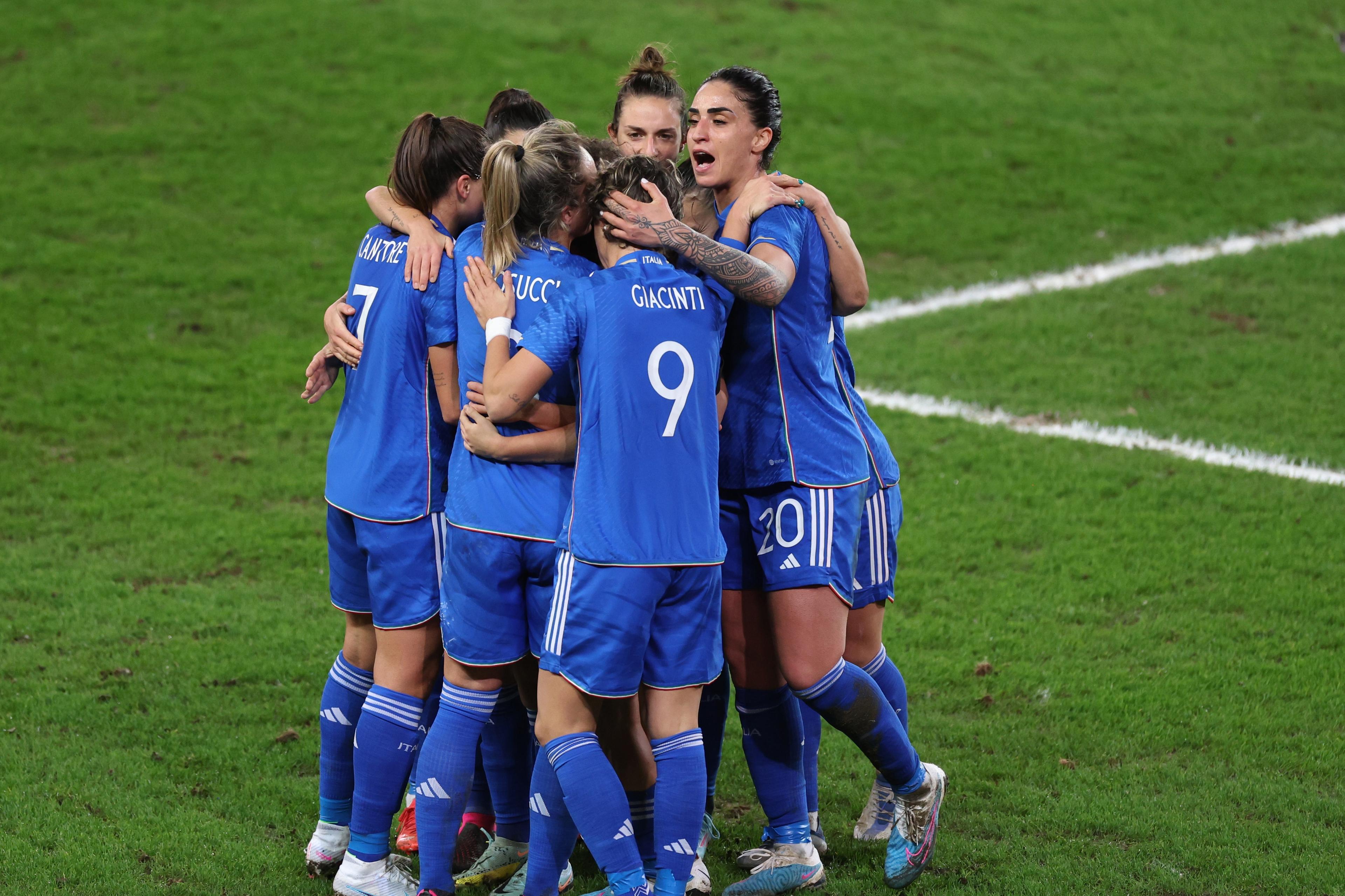 MILTON KEYNES, ENGLAND - FEBRUARY 16: Manuela Giugliano of Italy celebrates with team mates after scoring the team\\'s first goal during the Arnold Clark Cup match between Italy and Belgium at Stadium mk on February 16, 2023 in Milton Keynes, England. (Photo by Catherine Ivill/Getty Images)