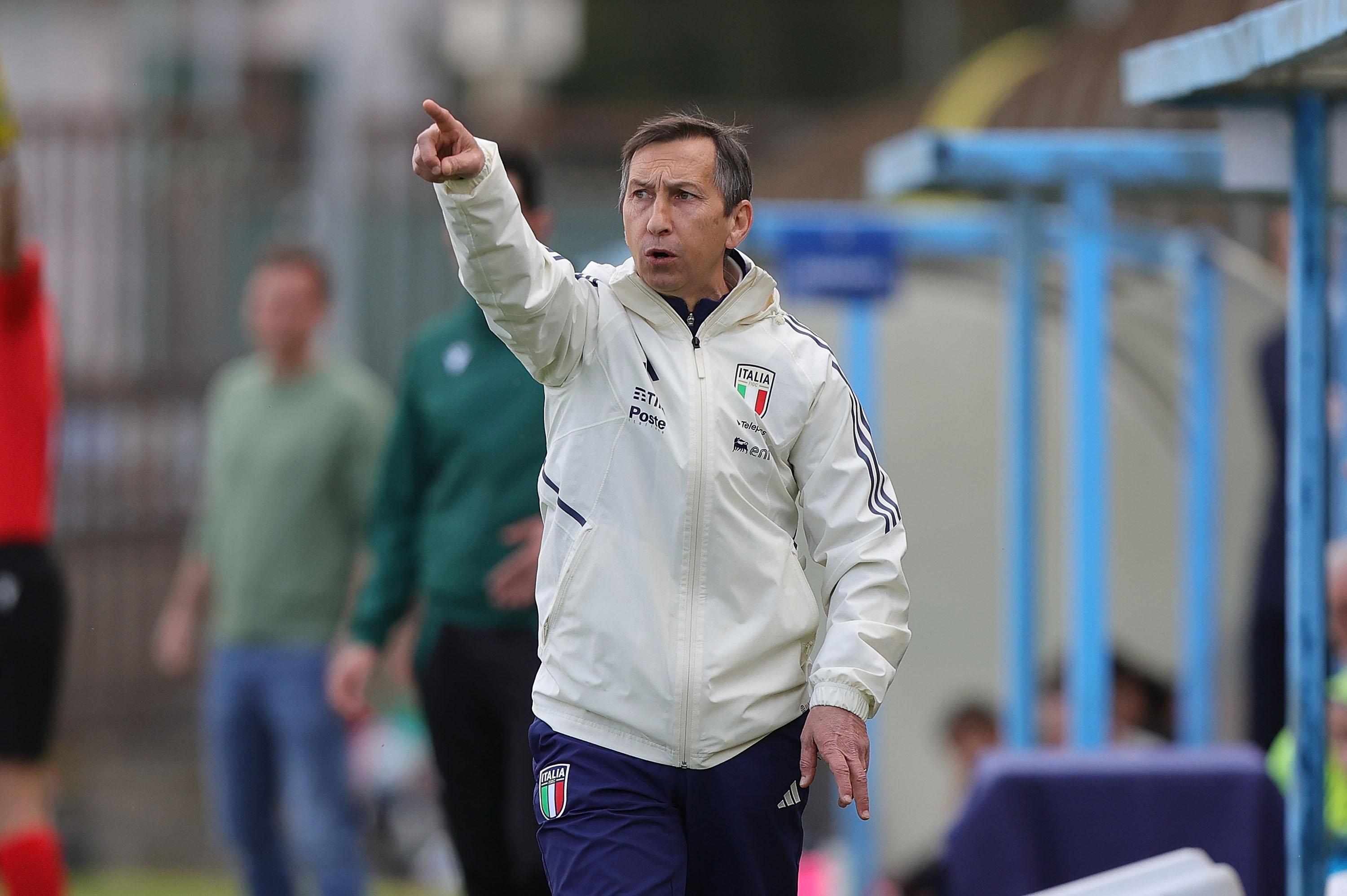 PRATO, ITALY - MARCH 27: Head coach of Italy U20 Carmine Nunziata gestures during the U20 international friendly match between Italy and Germany at Stadio Lungobisenzio on March 27, 2023 in Prato, Italy. (Photo by Gabriele Maltinti/Getty Images) *** Local Caption *** Carmen Nunziata