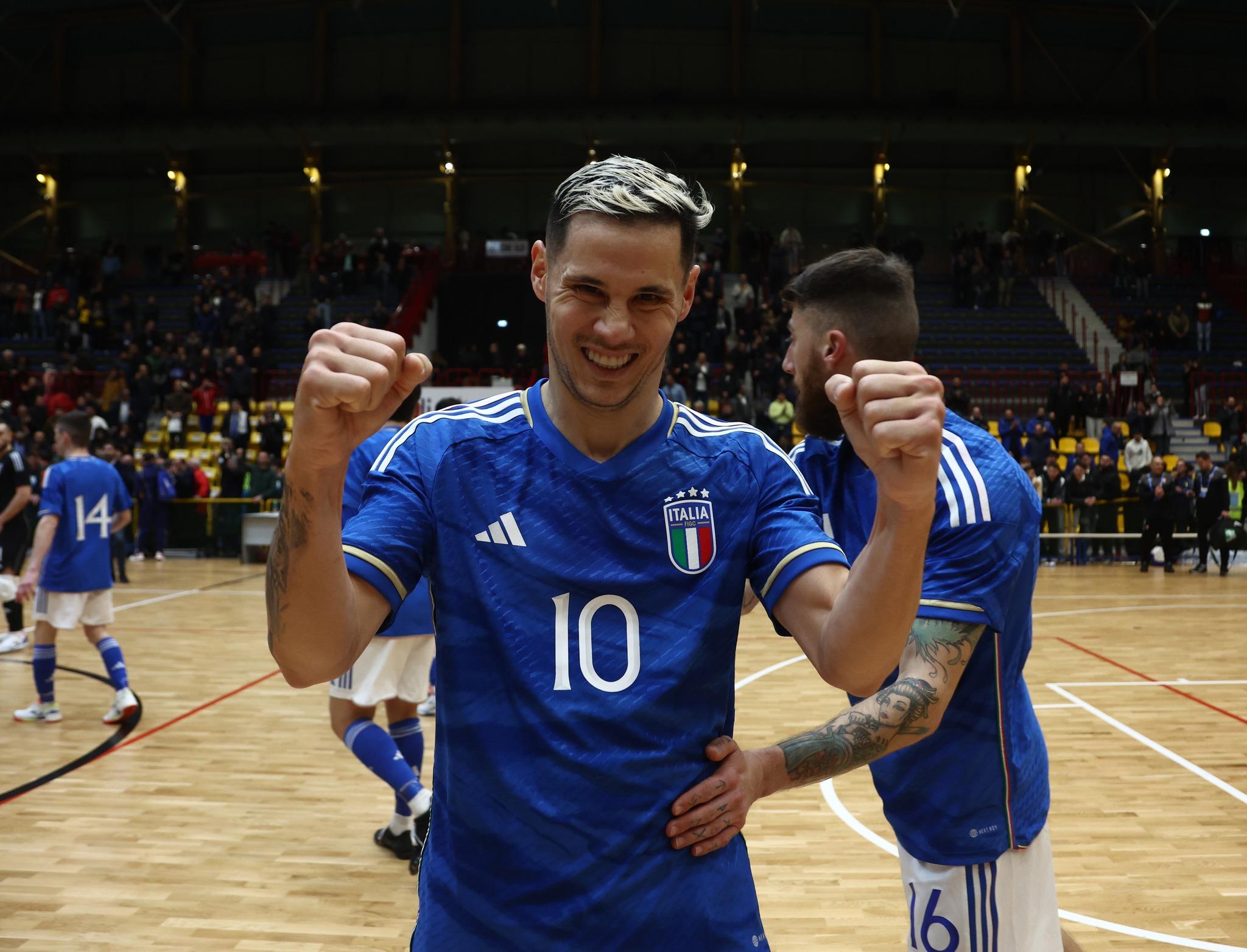 CATANIA, ITALY - MARCH 01: Alex Merlim of Italy celebrates after 2024 Futsal World Cup Qualifying match played between Italy and North Macedonia at Palacatania on March 01, 2023 in Catania, Italy. (Photo by Maurizio Lagana/Getty Images)