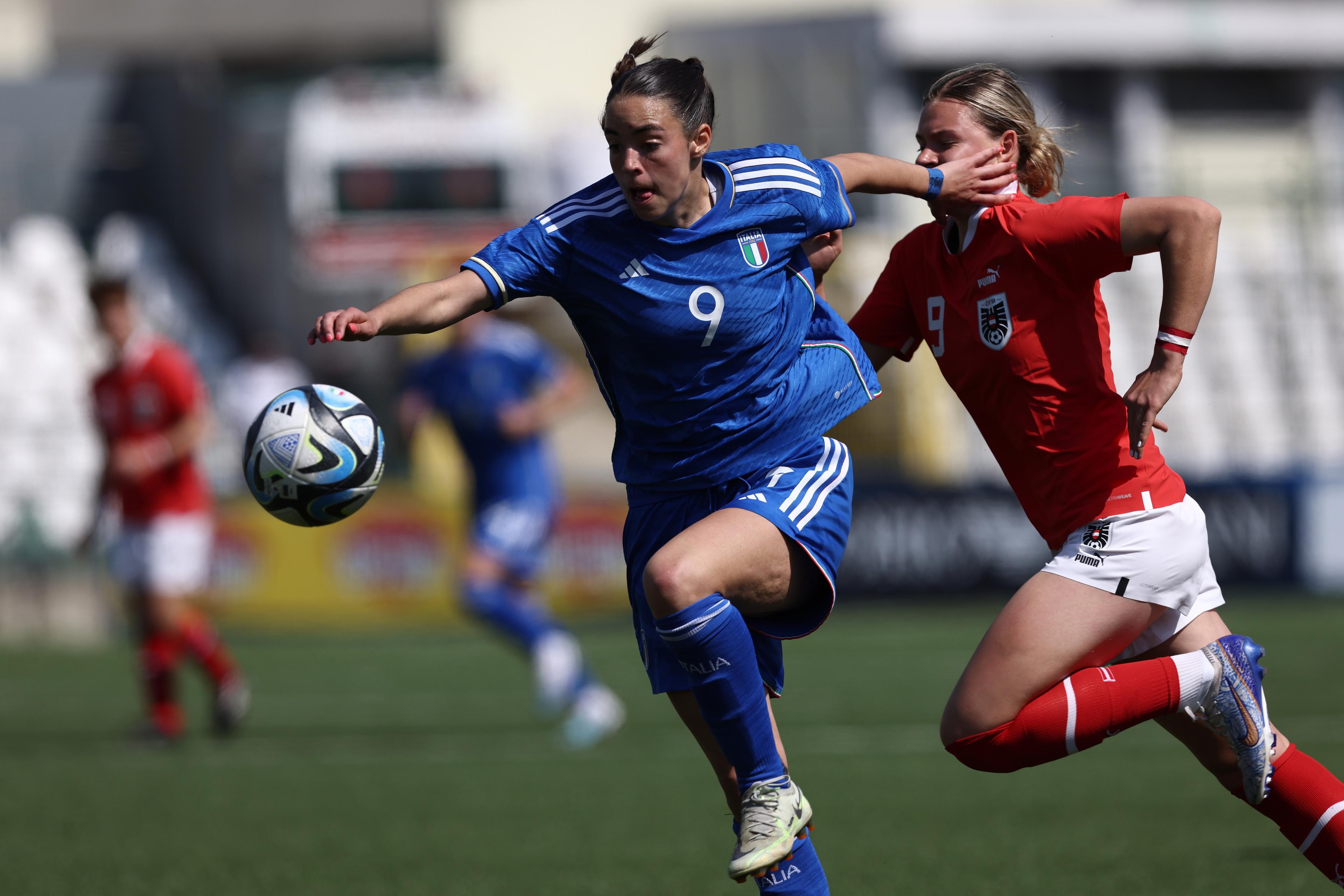 VERCELLI, ITALY - APRIL 11: Victoria Marie Della Peruta of Italy in action during the UEFA Women's Under 19 Championship match between Italy U19 and Austria U19 on April 11, 2023 in Vercelli, Italy. (Photo by Francesco Scaccianoce/Getty Images)
