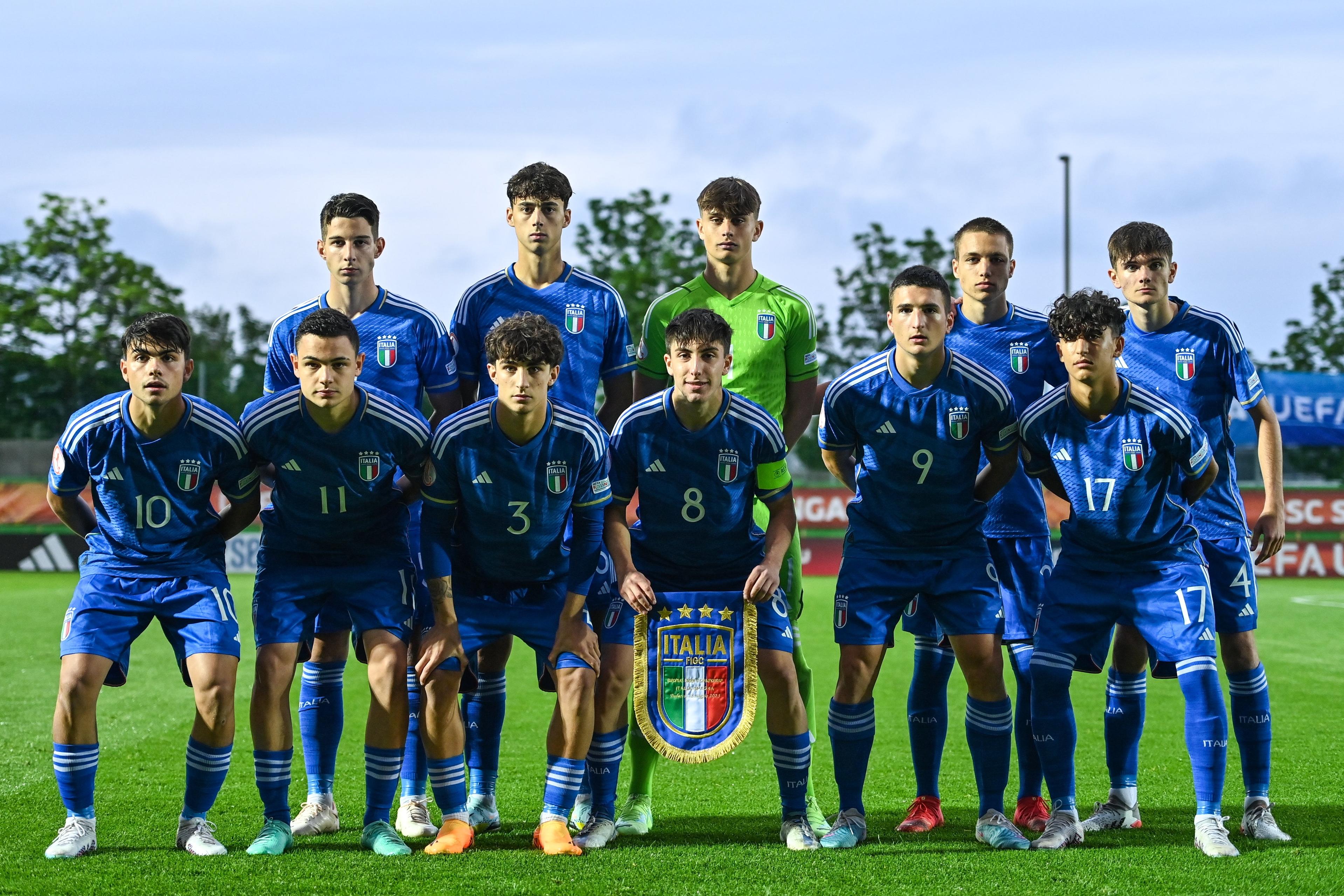 BUDA\\u00C3\\u2013RS, HUNGARY - MAY 18: The Italy team before the UEFA European Under-17 Championship Finals 2023 Group B match between Italy and Spain in the BSC Stadium on May 18, 2023 in Buda\\u00C3\\u00B6rs, Hungary. (Photo by Ben McShane - Sportsfile/UEFA via Getty Images)