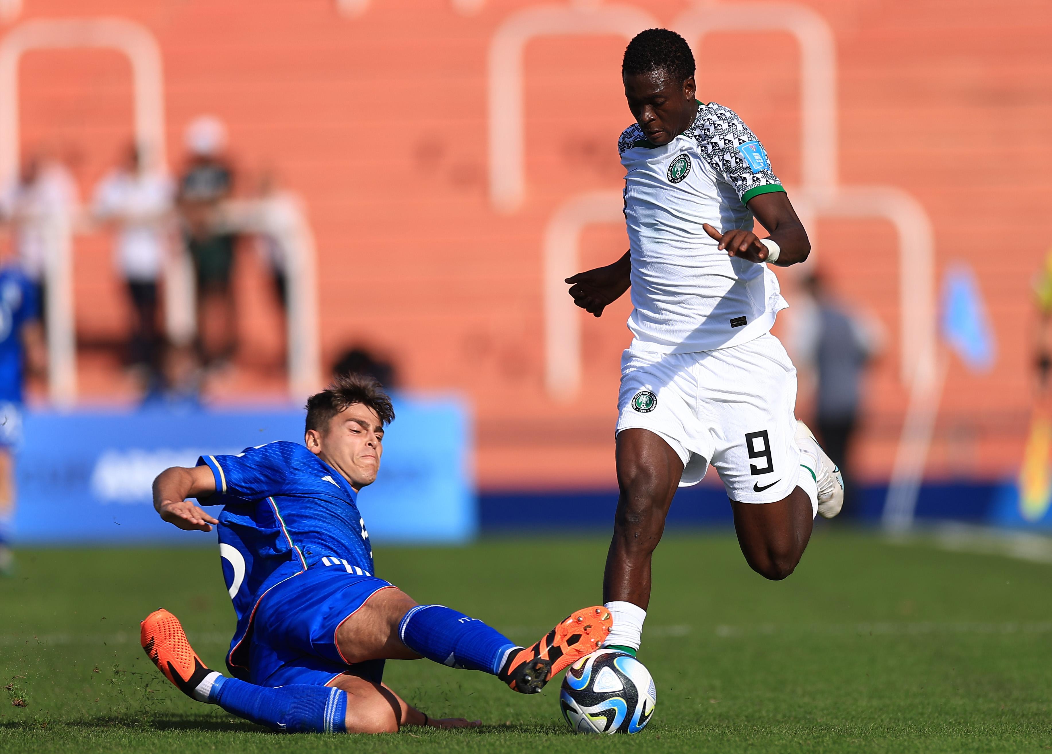 MENDOZA, ARGENTINA - MAY 24: Giacomo Faticanti of Italy challenges Salim Fago Lawal of Nigeria during FIFA U-20 World Cup Argentina 2023 Group D match between Italy and Nigeria at Estadio Mendoza on May 24, 2023 in Mendoza, Argentina. (Photo by Buda Mendes - FIFA/FIFA via Getty Images)