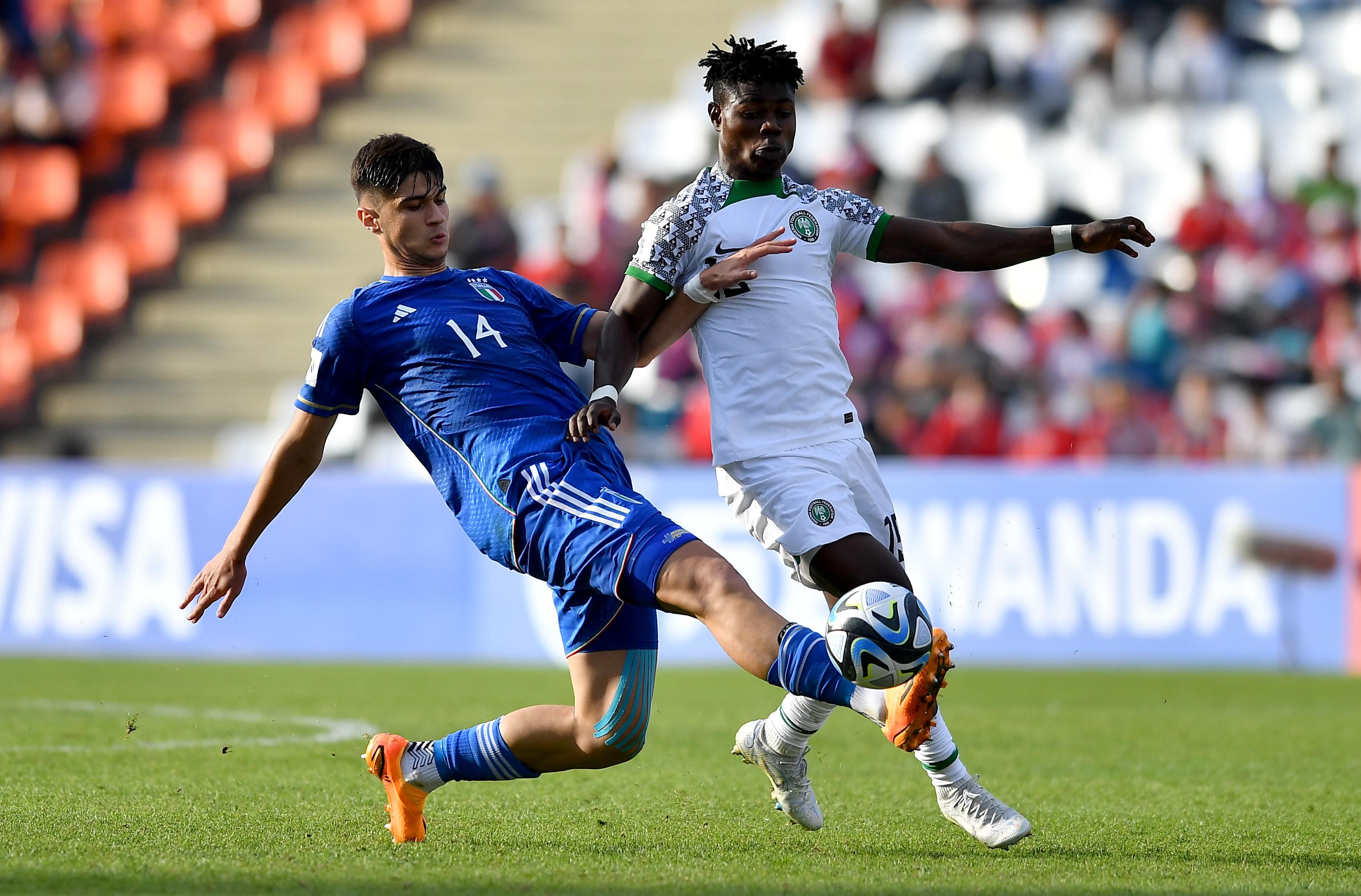 MENDOZA, ARGENTINA - MAY 24: Gabriele Guarino of Italy battles for the ball with Jude Sunday of Nigeria during FIFA U-20 World Cup Argentina 2023 Group D match between Italy and Nigeria at Estadio Mendoza on May 24, 2023 in Mendoza, Argentina. (Photo by Marcelo Endelli - FIFA/FIFA via Getty Images)