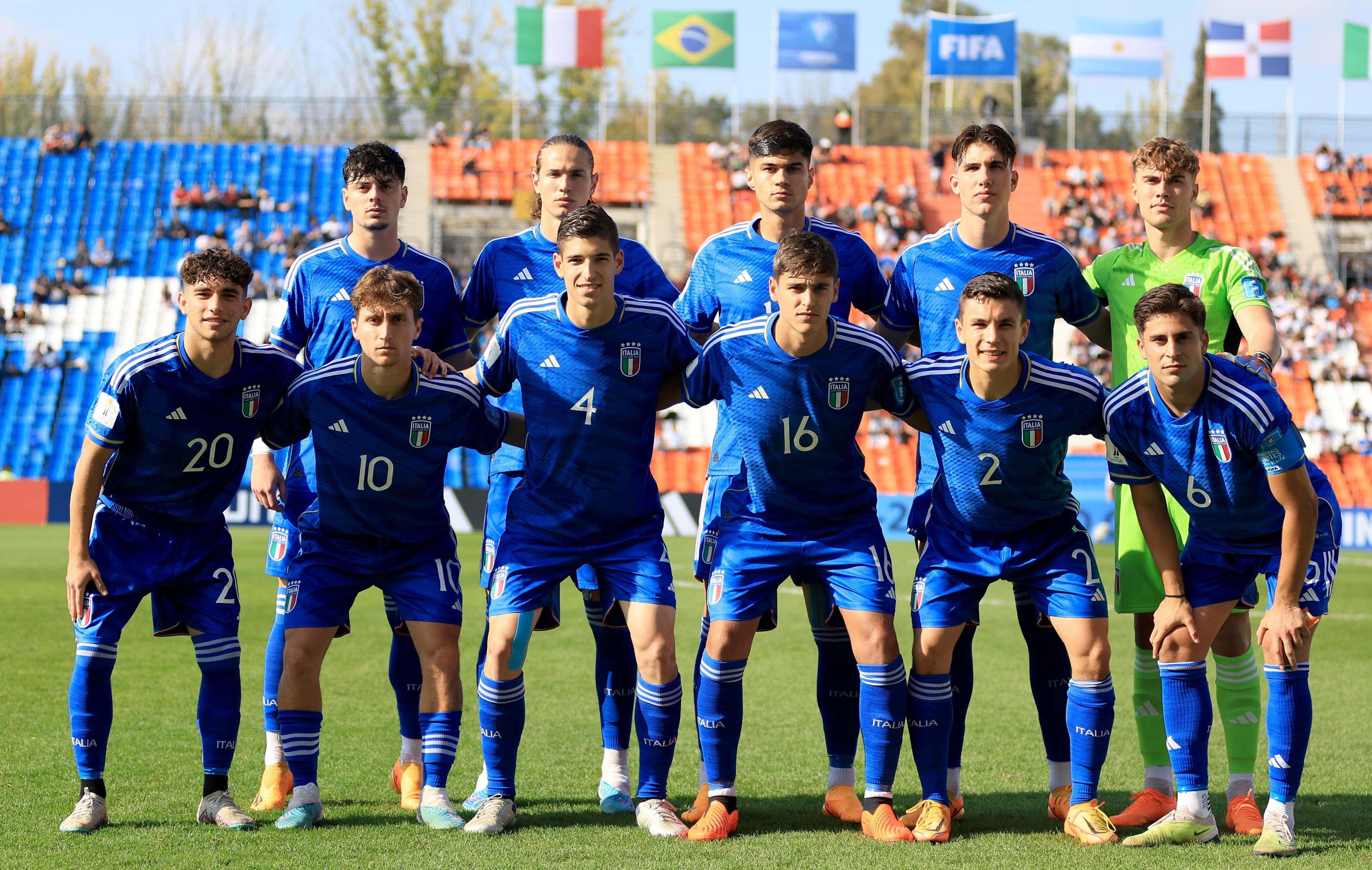 MENDOZA, ARGENTINA - MAY 24: Italy players pose for the team photo prior to a FIFA U-20 World Cup Argentina 2023 Group D match between Italy and Nigeria at Estadio Mendoza on May 24, 2023 in Mendoza, Argentina. (Photo by Buda Mendes - FIFA/FIFA via Getty Images)