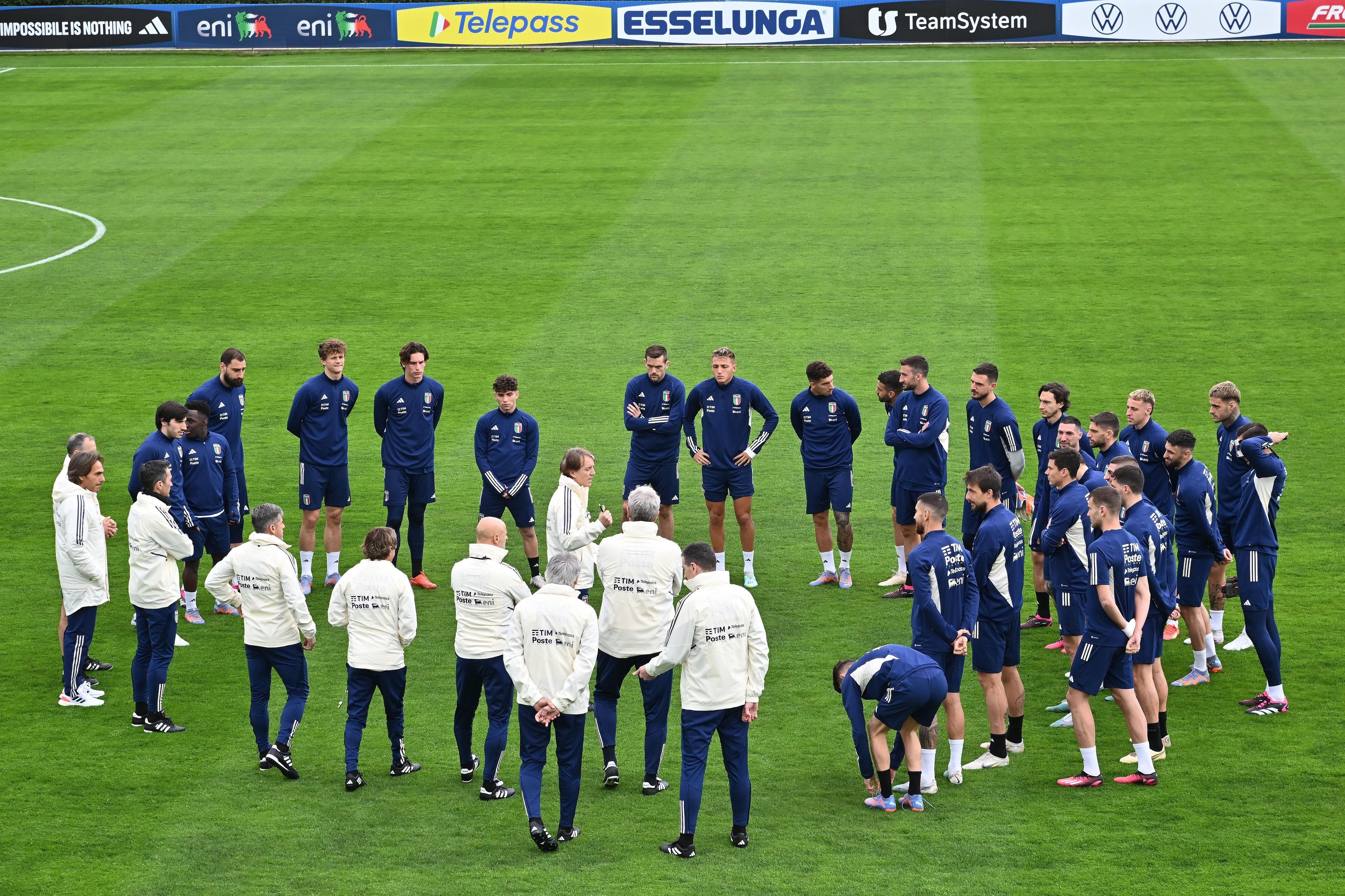 FLORENCE, ITALY - MARCH 20: Roberto Mancini head coach of Italy during the training session at Centro Tecnico Federale di Coverciano on March 20, 2023 in Florence, Italy. (Photo by Alessandro Sabattini/Getty Images)