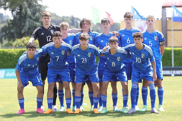 FLORENCE, ITALY - MAY 30: Italy U15 poses during the international friendly match between Italy U15 and Poland U15 at Centro Tecnico Federale di Coverciano on May 30, 2023 in Florence, Italy. (Photo by Gabriele Maltinti/Getty Images)
