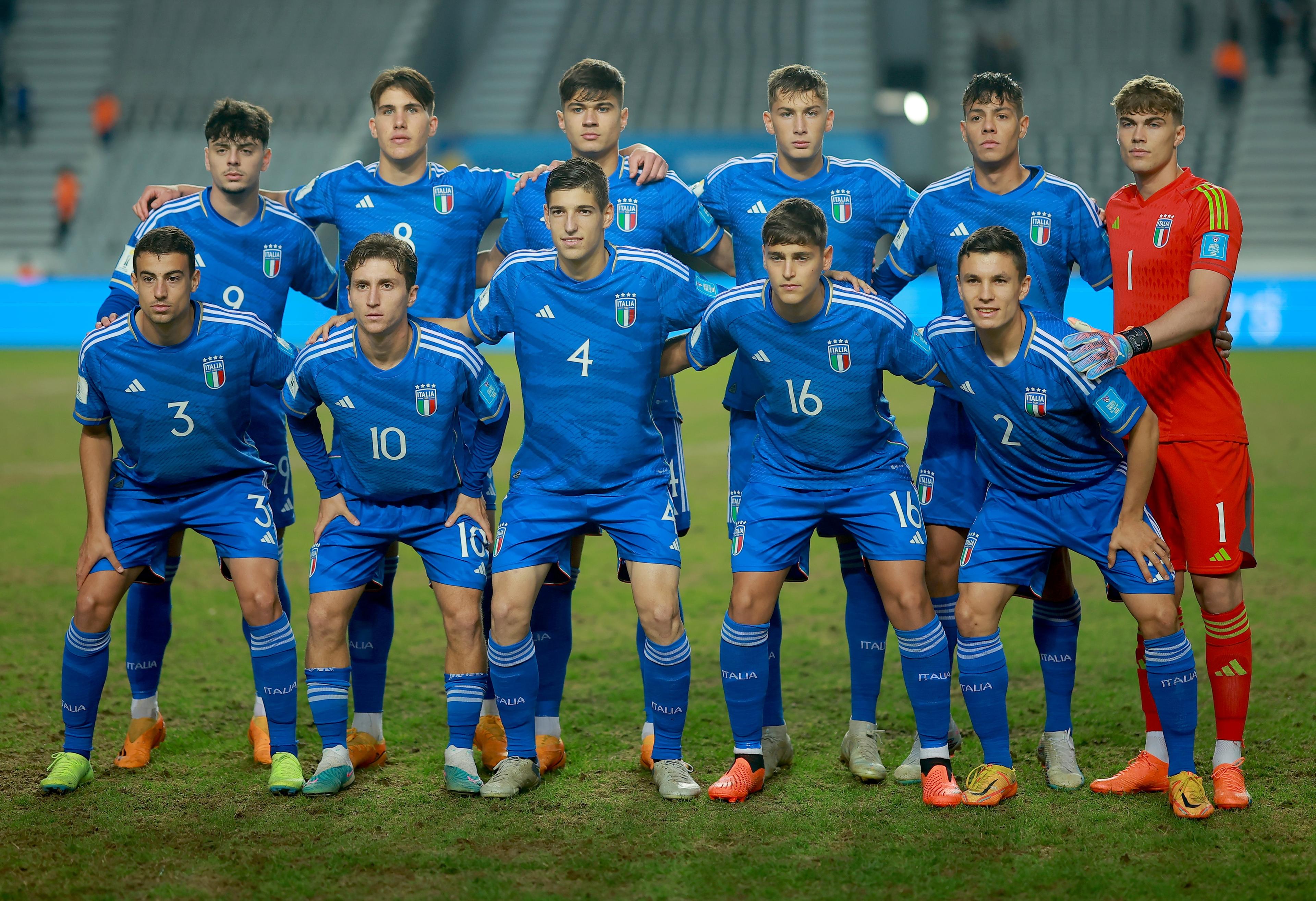 LA PLATA, ARGENTINA - MAY 31: Players of Italy pose for a photo prior to the FIFA U-20 World Cup Argentina 2023 Round of 16 match between England and Italy at Estadio La Plata on May 31, 2023 in La Plata, Argentina. (Photo by Hector Vivas - FIFA/FIFA via Getty Images)