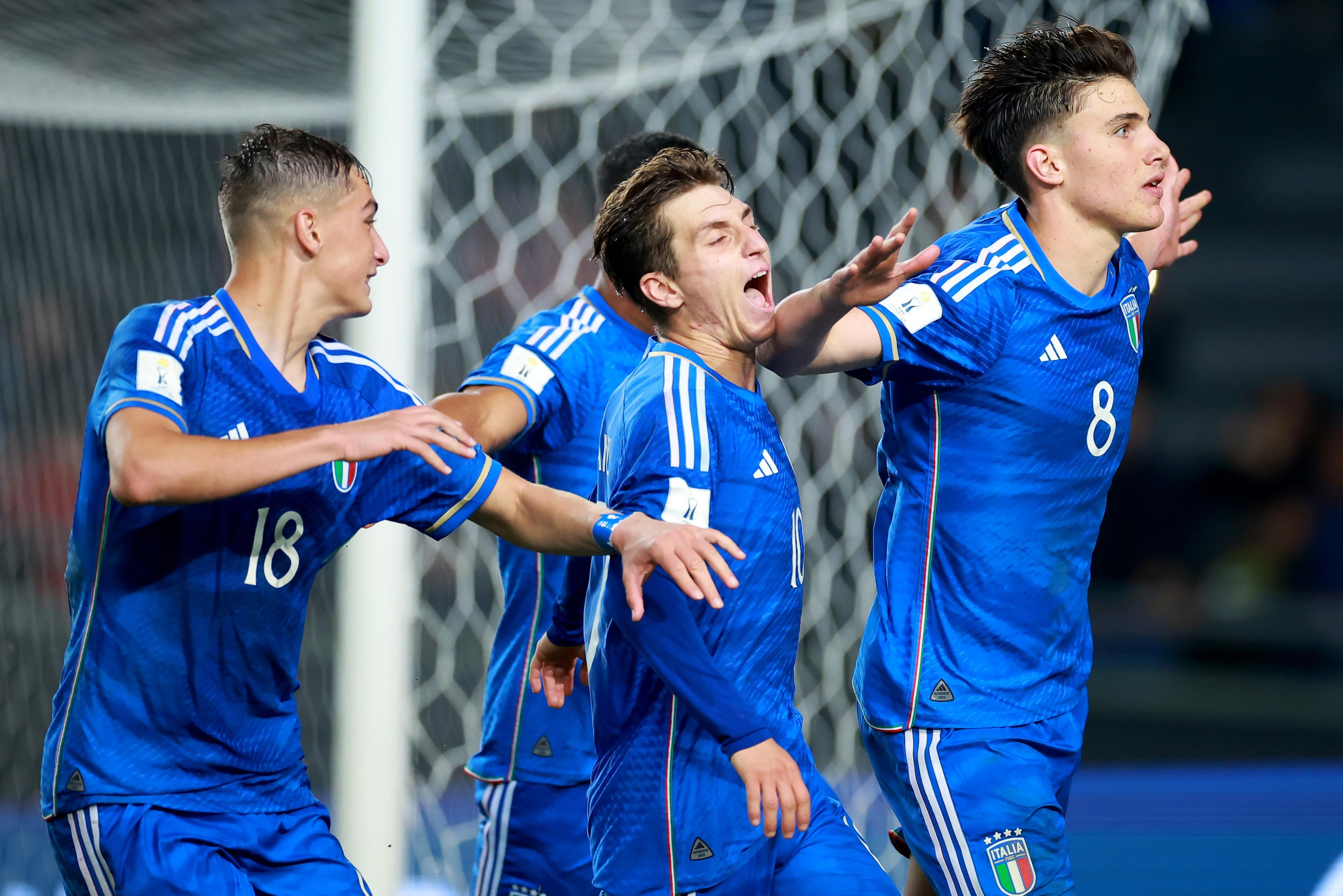 LA PLATA, ARGENTINA - MAY 31: Cesare Casadei of Italy celebrates with teammates after scoring the team's second goal during a FIFA U-20 World Cup Argentina 2023 Round of 16 match between England and Italy at Estadio La Plata on May 31, 2023 in La Plata, Argentina. (Photo by Hector Vivas - FIFA/FIFA via Getty Images)