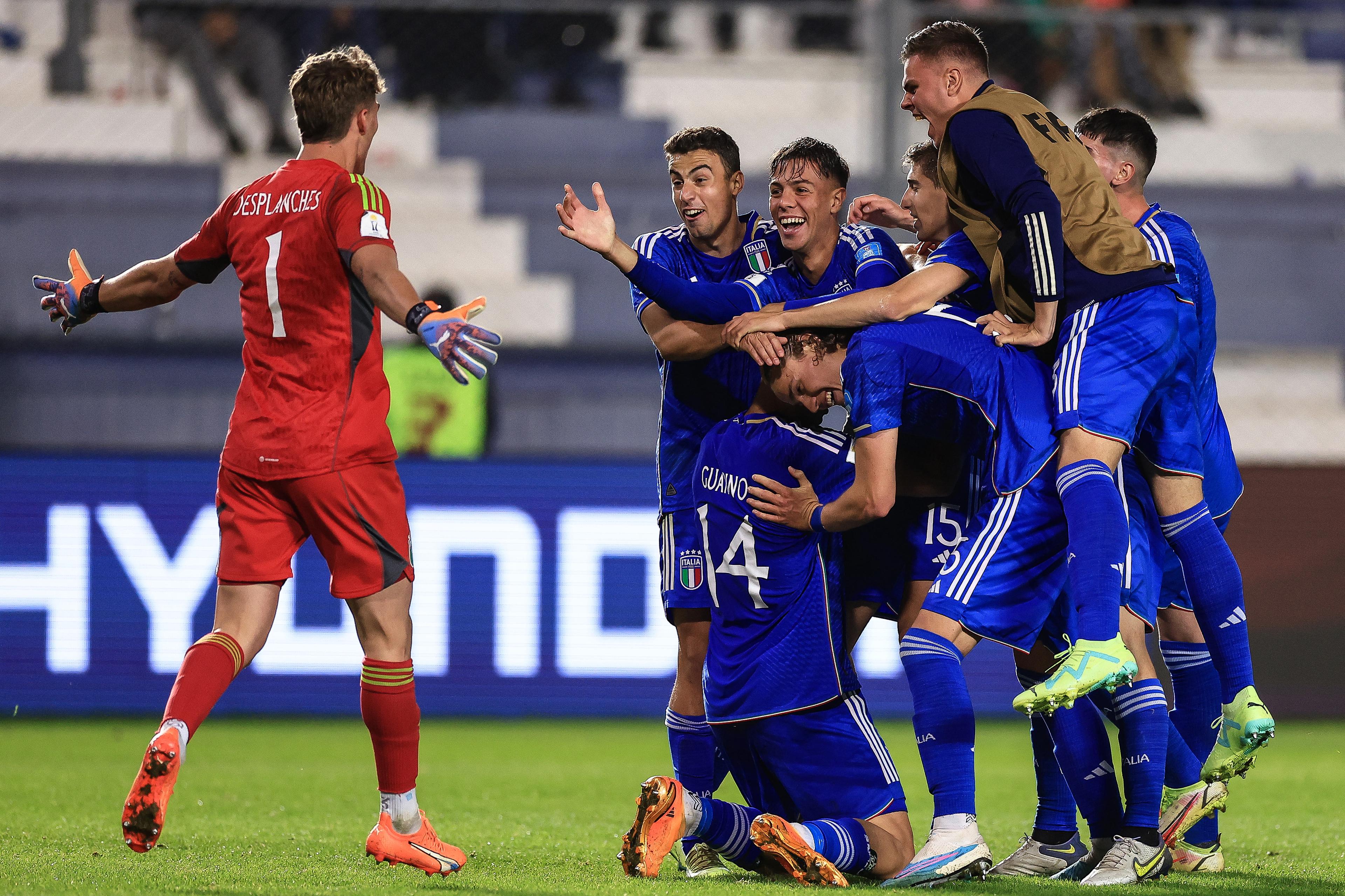 SAN JUAN, ARGENTINA - JUNE 03: Players of Italy celebrate following the team\\'s victory in the FIFA U-20 World Cup Argentina 2023  Quarter Finals match between Colombia and Italy at Estadio San Juan on June 03, 2023 in San Juan, Argentina. (Photo by Buda Mendes - FIFA/FIFA via Getty Images)