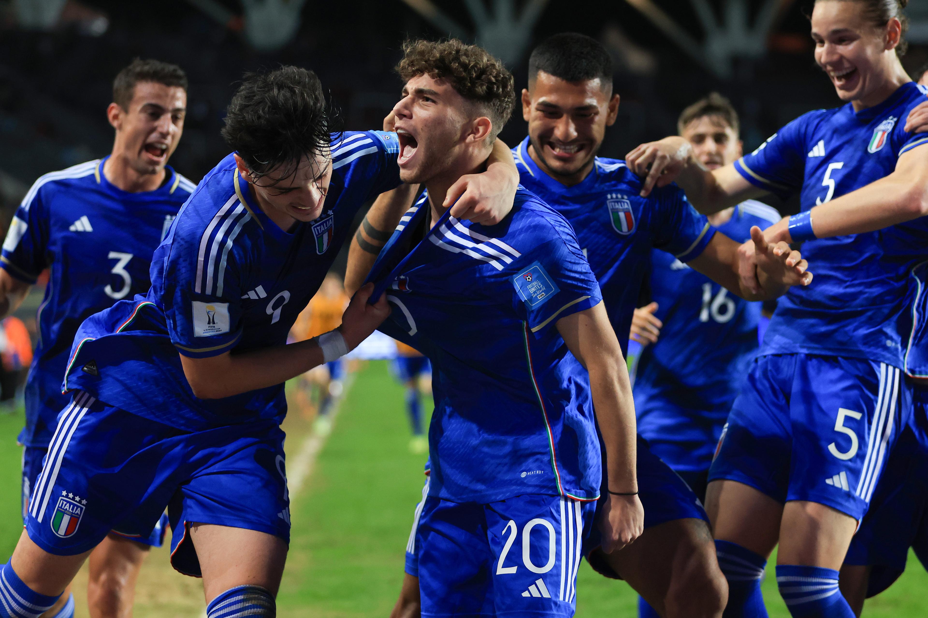 LA PLATA, ARGENTINA - JUNE 08: Simone Pafundi of Italy celebrates with his teammates after scoring the team\\'s second goal during the FIFA U-20 World Cup Argentina 2023  Semi Finals match between Italy and Korea Republic at Estadio La Plata on June 08, 2023 in La Plata, Argentina. (Photo by Buda Mendes - FIFA/FIFA via Getty Images)