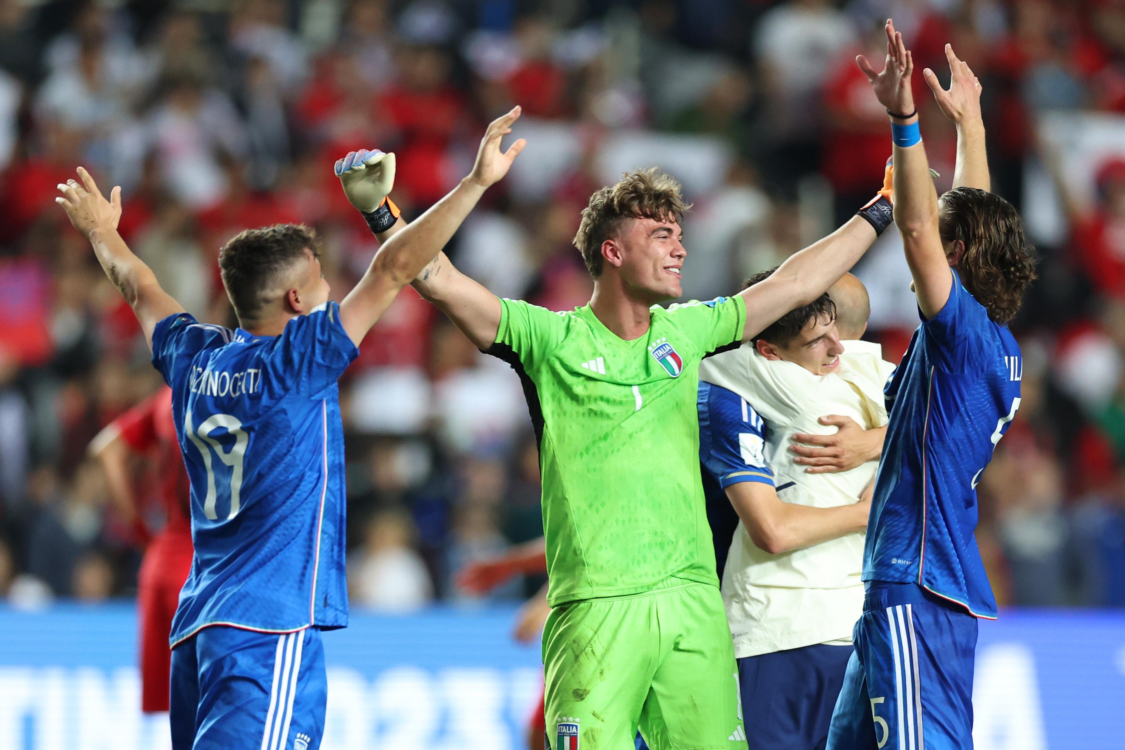 LA PLATA, ARGENTINA - JUNE 08: Sebastiano Desplanches, Duccio Degli Innocenti and Daniele Ghilardi of Italy celebrate following the team's victory in the FIFA U-20 World Cup Argentina 2023 Semi Finals match between Italy and Korea Republic at Estadio La Plata on June 08, 2023 in La Plata, Argentina. (Photo by Tim Nwachukwu - FIFA/FIFA via Getty Images)