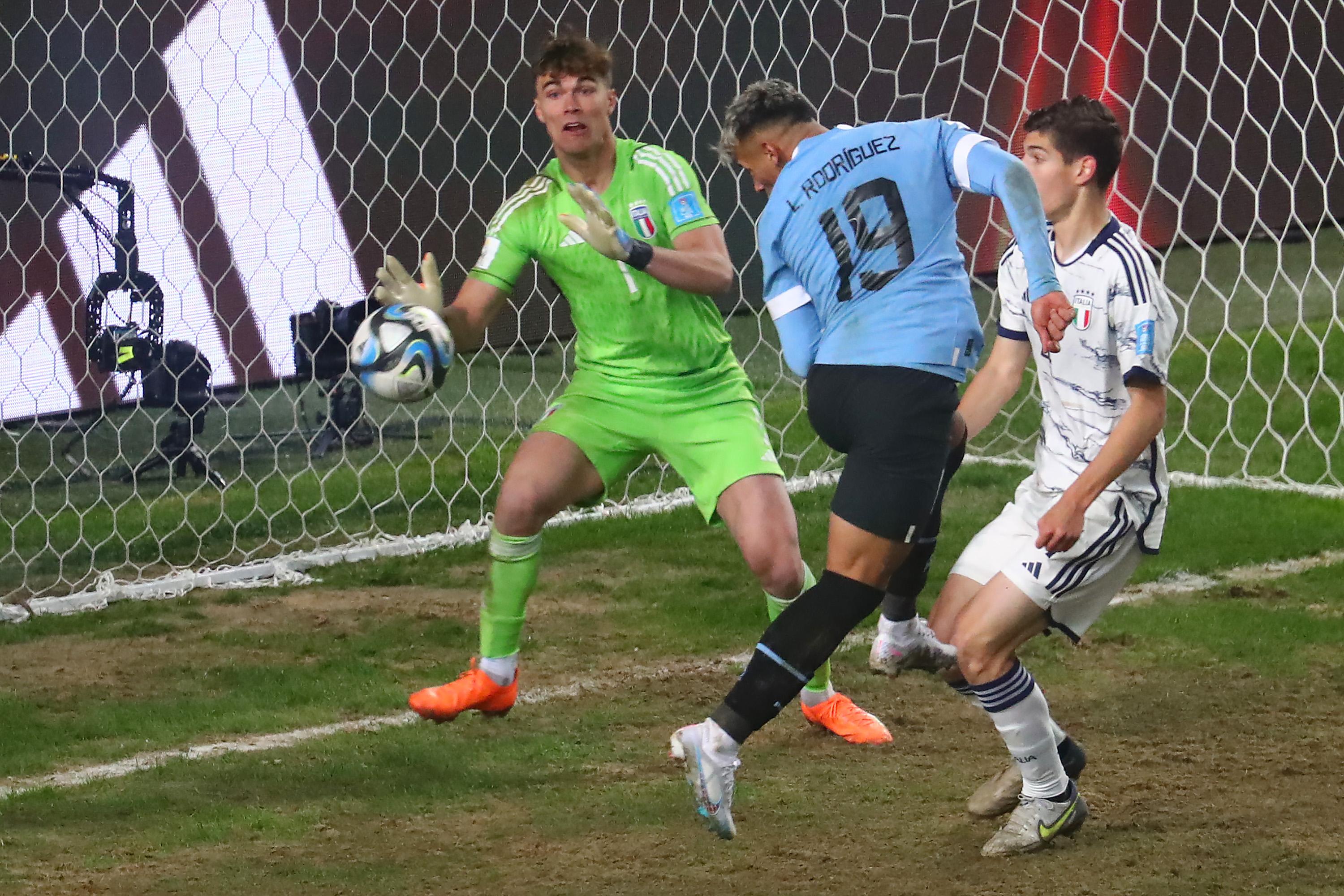 LA PLATA, ARGENTINA - JUNE 11: Luciano Rodriguez of Uruguay scores the team\\'s first goal during the FIFA U-20 World Cup Argentina 2023 Final match between Italy and Uruguay at Estadio La Plata on June 11, 2023 in La Plata, Argentina. (Photo by Marcos Brindicci - FIFA/FIFA via Getty Images)